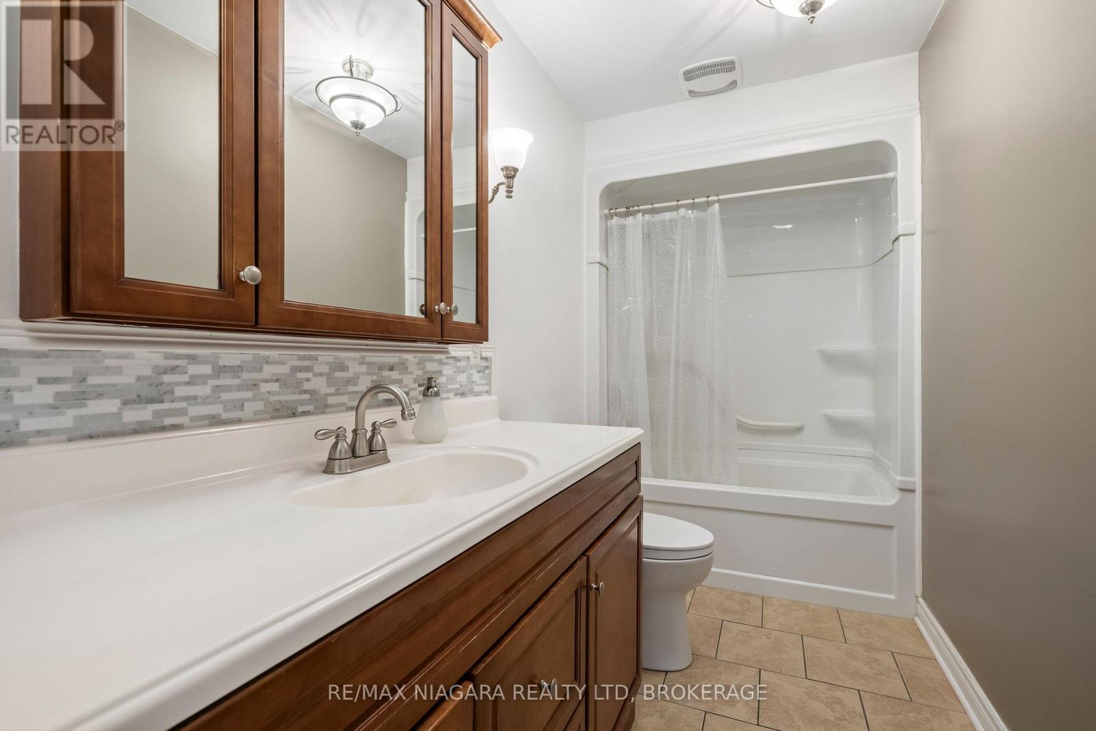 4 Mackie Street, St. Catharines, Ontario  L2N 5N5 - Photo 32 - X13169732
