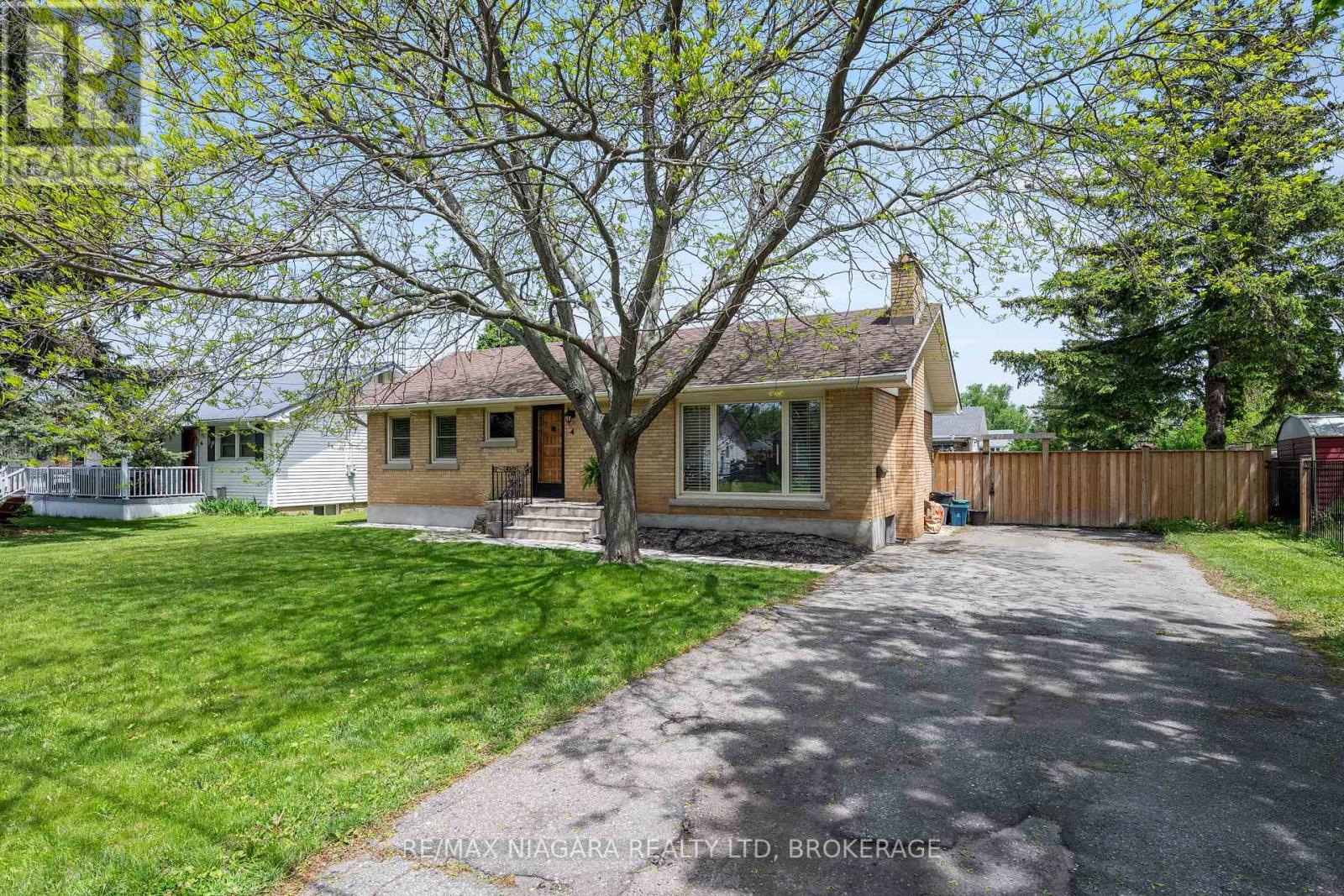 4 Mackie Street, St. Catharines, Ontario  L2N 5N5 - Photo 4 - X13169732
