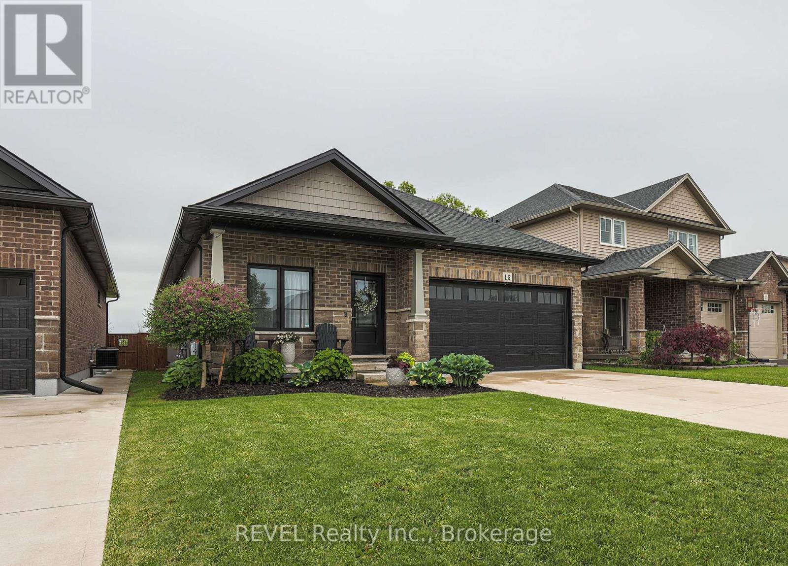 15 Willowbrook Drive, Welland, Ontario  L3C 0G1 - Photo 2 - X13171862