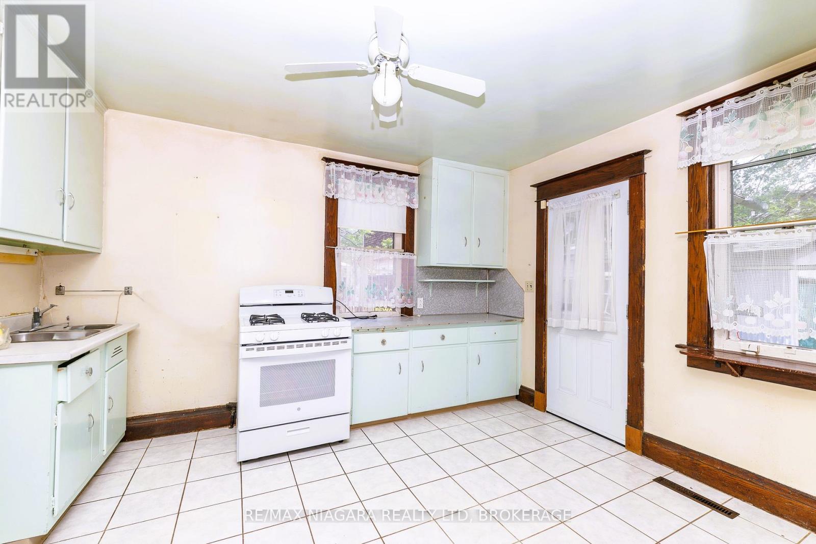 208 Hellems Avenue, Welland, Ontario  L3B 3B7 - Photo 8 - X13174042