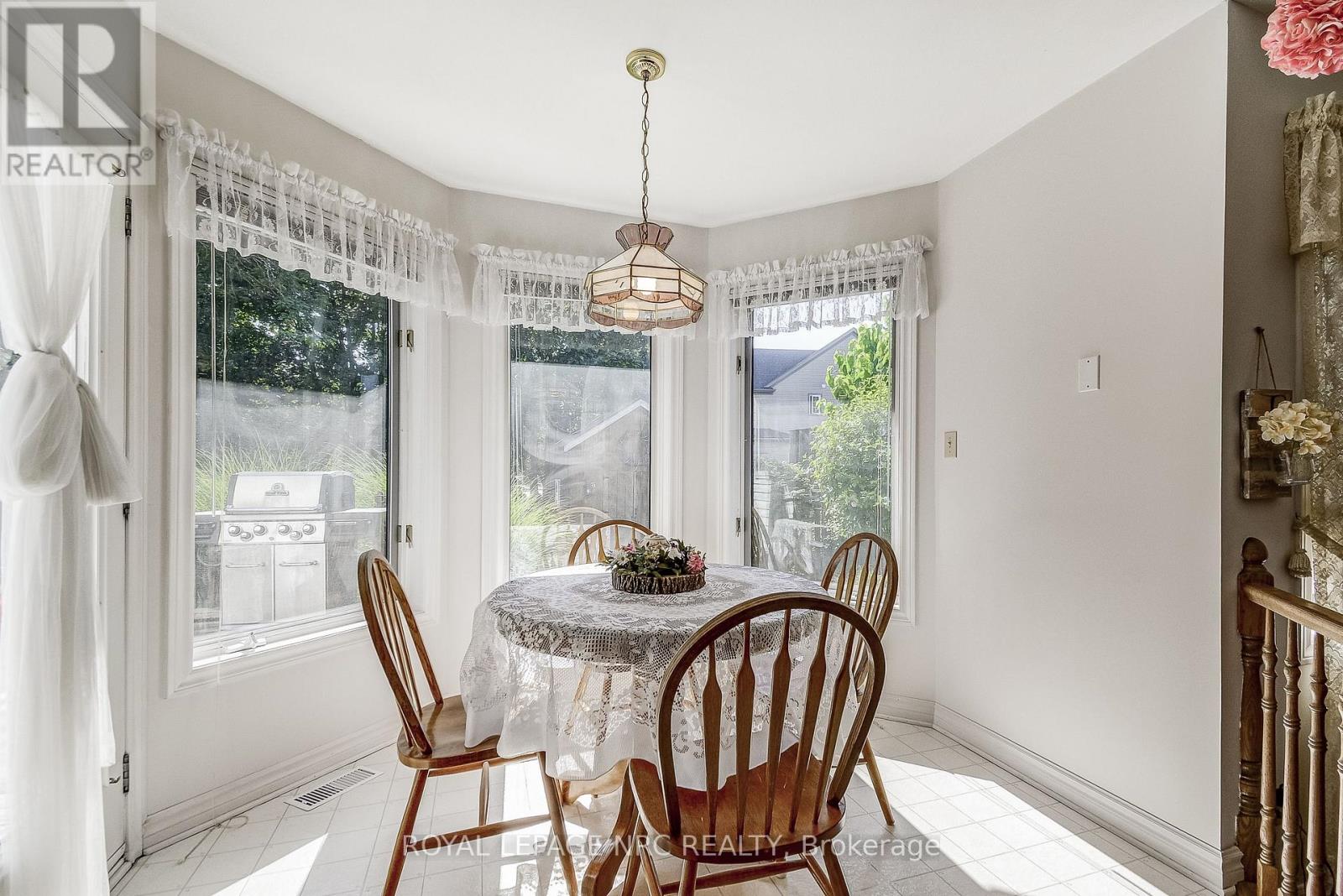 8 Hearth Court, Niagara-On-The-Lake, Ontario  L0S 1J0 - Photo 12 - X13174112
