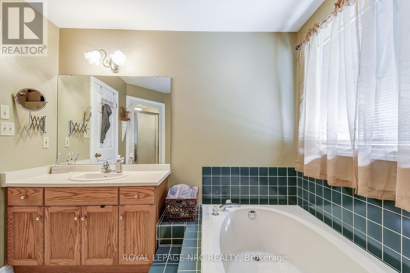 8 Hearth Court, Niagara-On-The-Lake, Ontario  L0S 1J0 - Photo 25 - X13174112