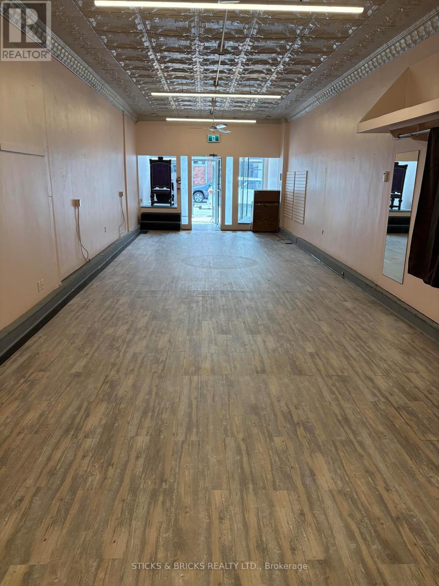 4411 Queen Street, Niagara Falls, Ontario  L2E 2L2 - Photo 2 - X13175094