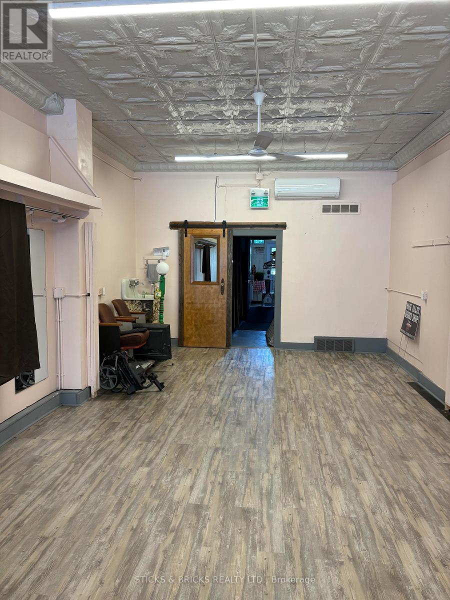 4411 Queen Street, Niagara Falls, Ontario  L2E 2L2 - Photo 3 - X13175094