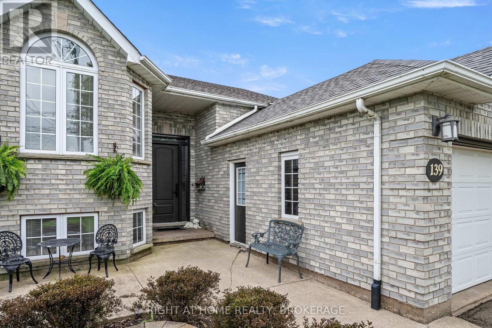 139 Quaker Road, Welland, Ontario  L3C 3G3 - Photo 2 - X13176454