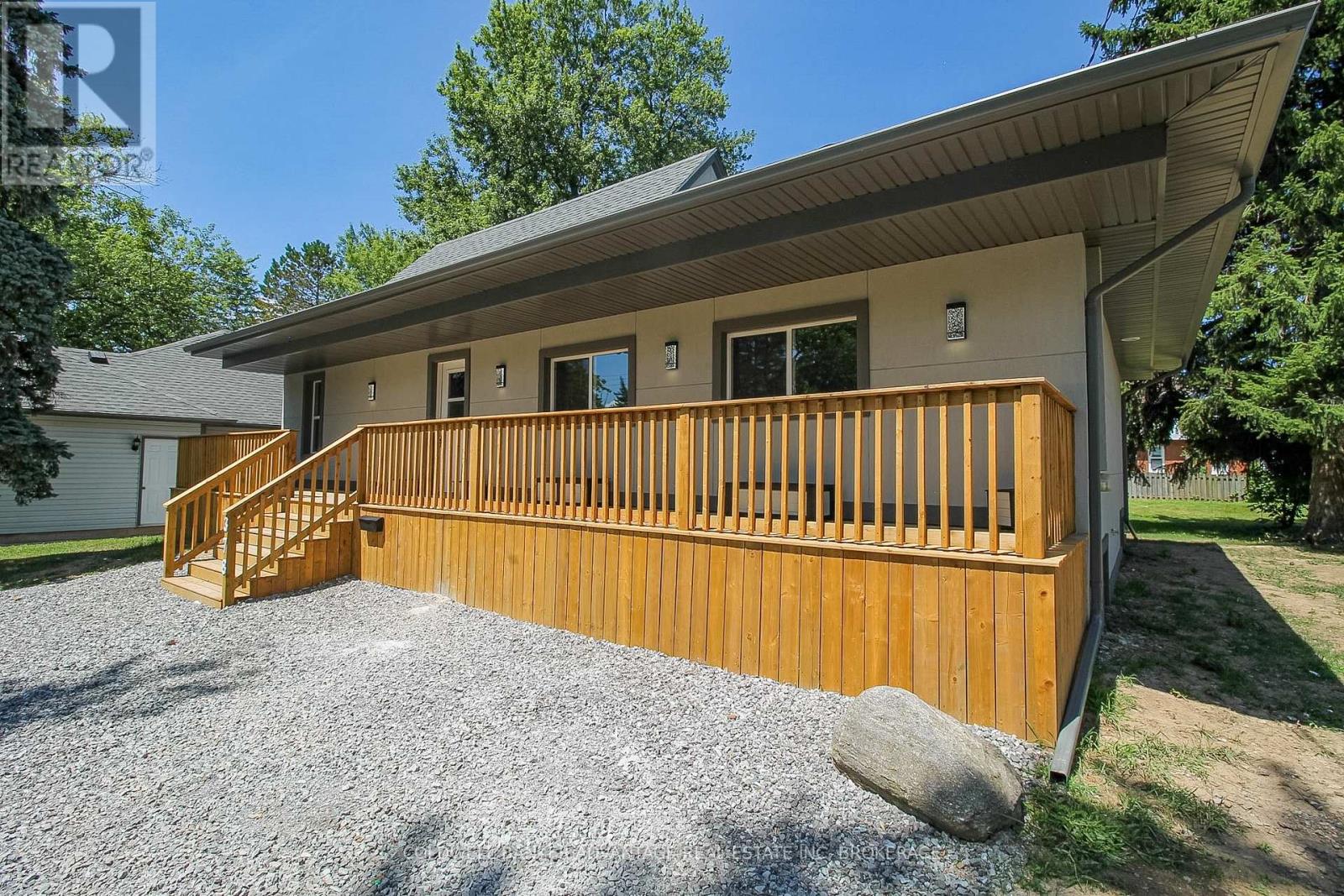 378 Thorold Road, Welland, Ontario  L3C 3W6 - Photo 2 - X13202060