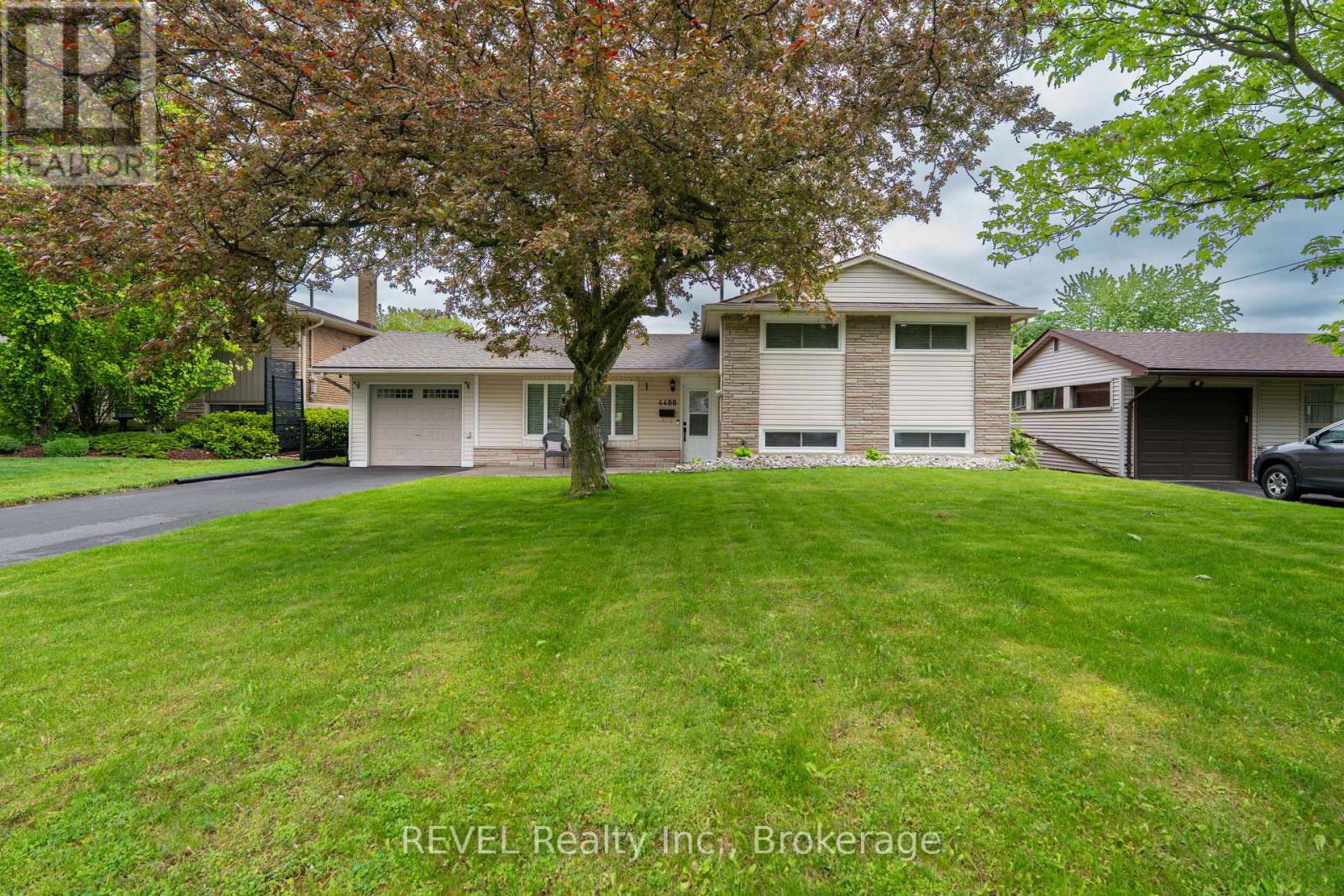 4480 QUEENSWAY GARDENS, Niagara Falls, Ontario