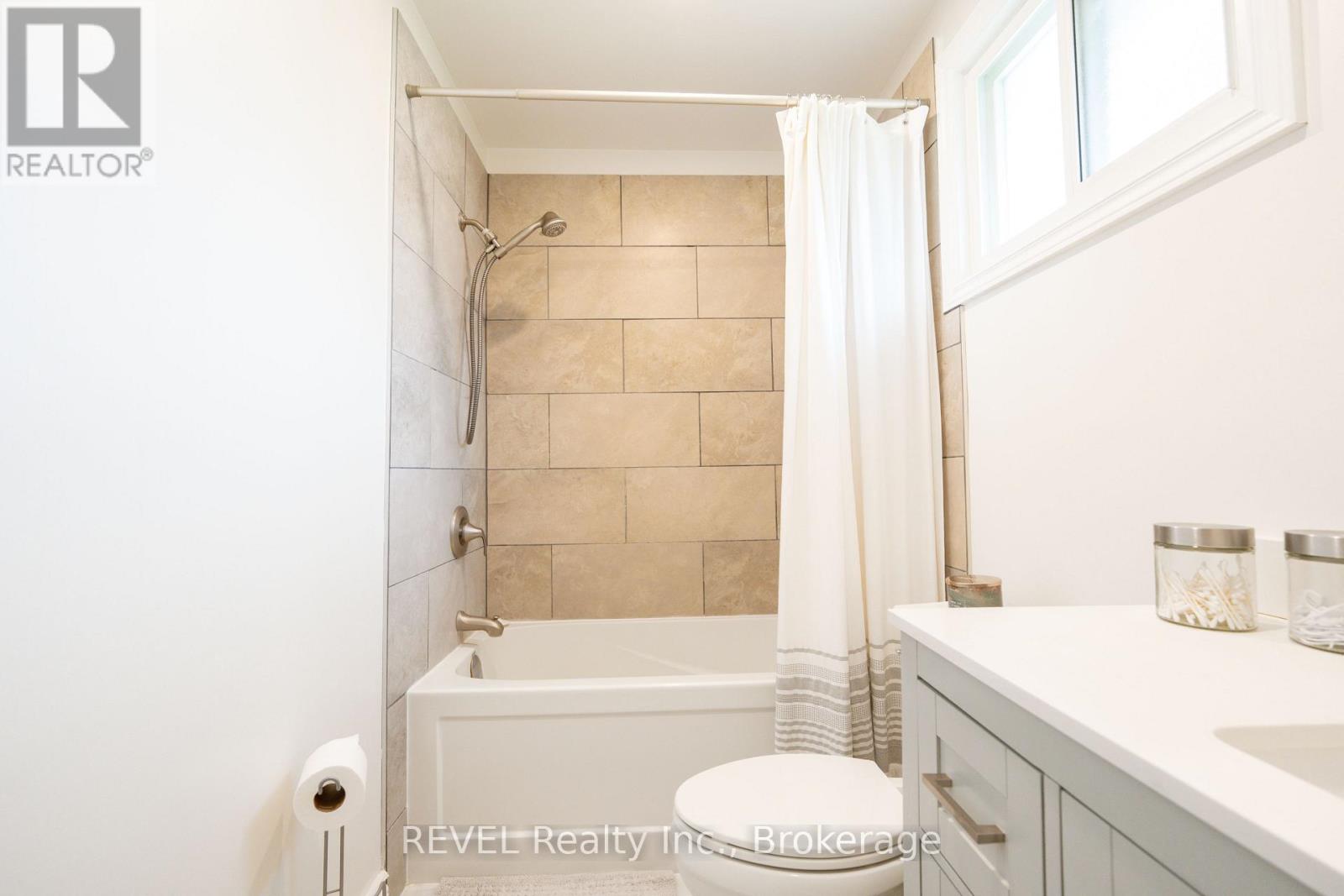 4480 Queensway Gardens, Niagara Falls, Ontario  L2E 6P7 - Photo 14 - X13206370