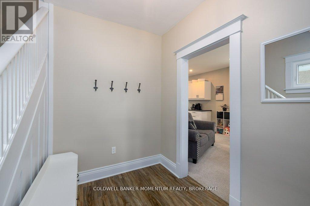 223 Geneva Street, St. Catharines, Ontario  L2R 4P9 - Photo 8 - X13208000