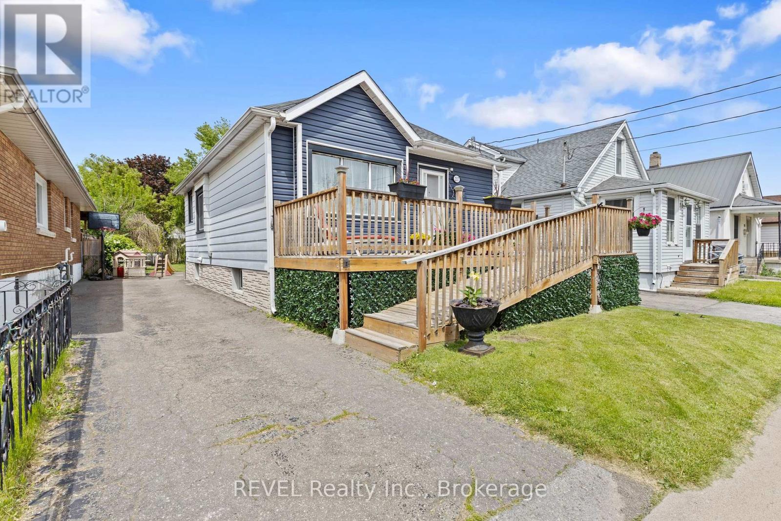 217 Niagara Street N, St. Catharines, Ontario  L2M 4V3 - Photo 2 - X13212322