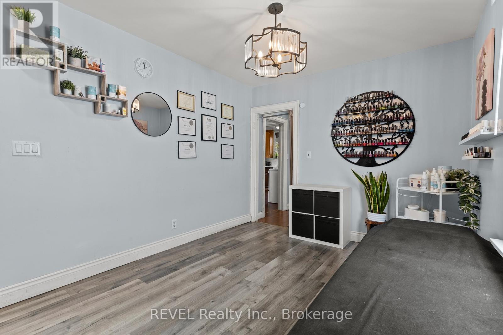 217 Niagara Street N, St. Catharines, Ontario  L2M 4V3 - Photo 6 - X13212322