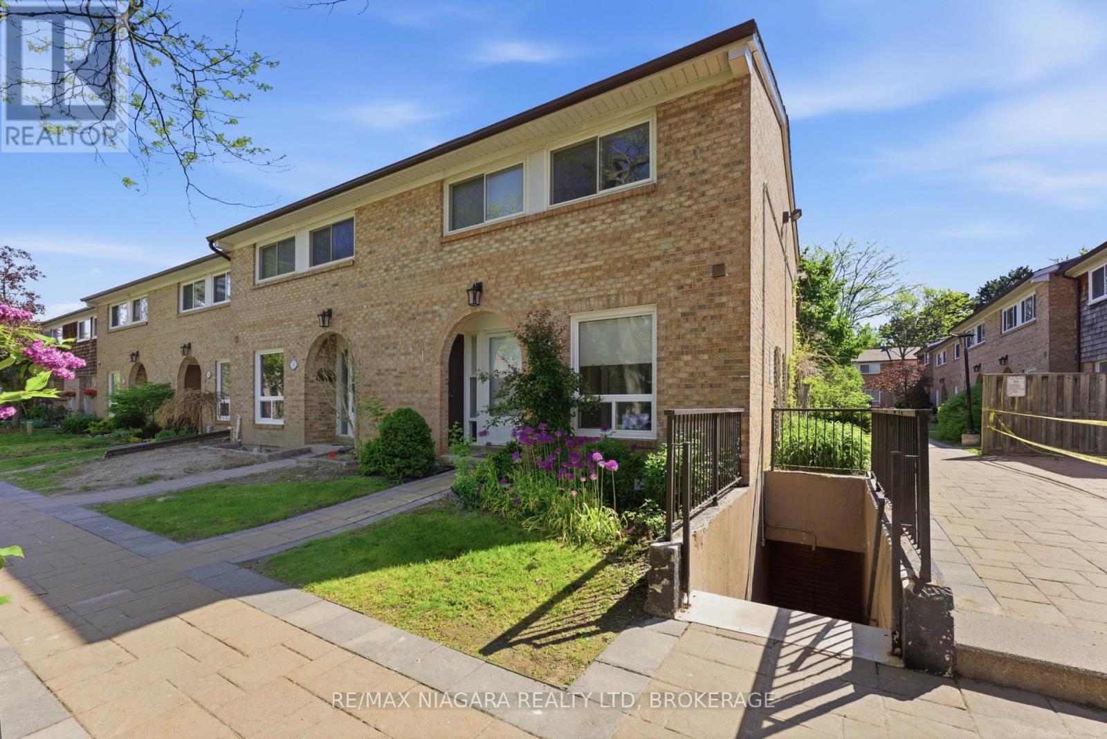 32 - 1 Wootten Way S, Markham, Ontario  L3P 3H7 - Photo 2 - N13216072
