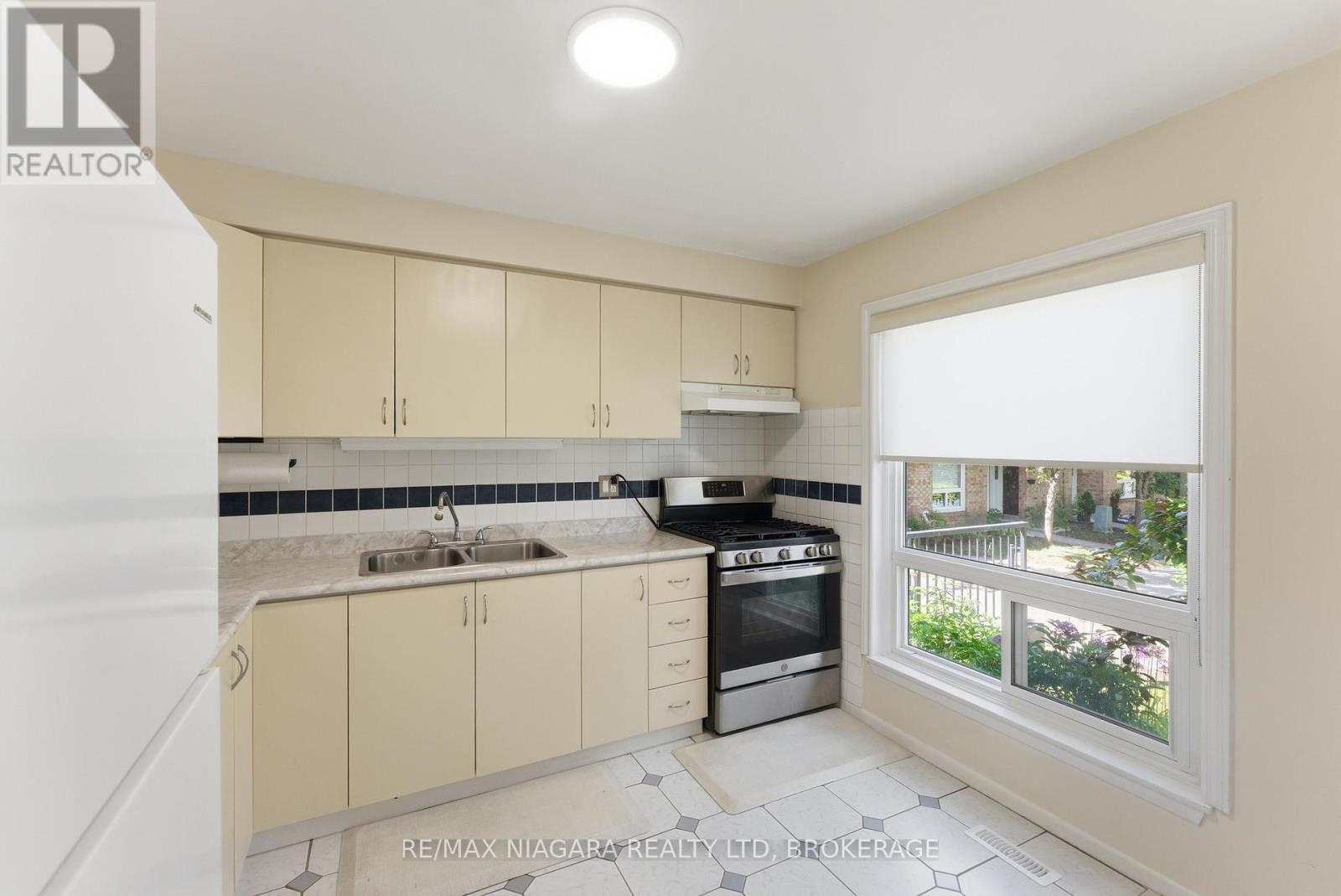 32 - 1 Wootten Way S, Markham, Ontario  L3P 3H7 - Photo 6 - N13216072