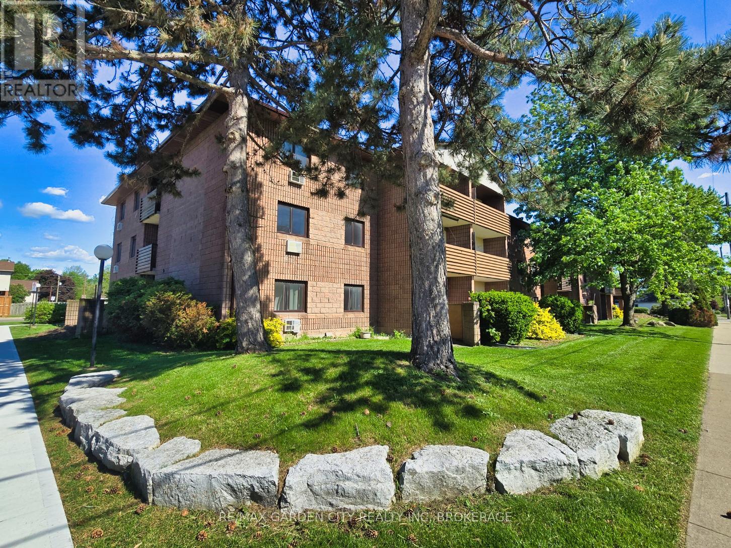 211 - 72 Main Street E, Port Colborne, Ontario  L3K 5Z8 - Photo 2 - X13217414