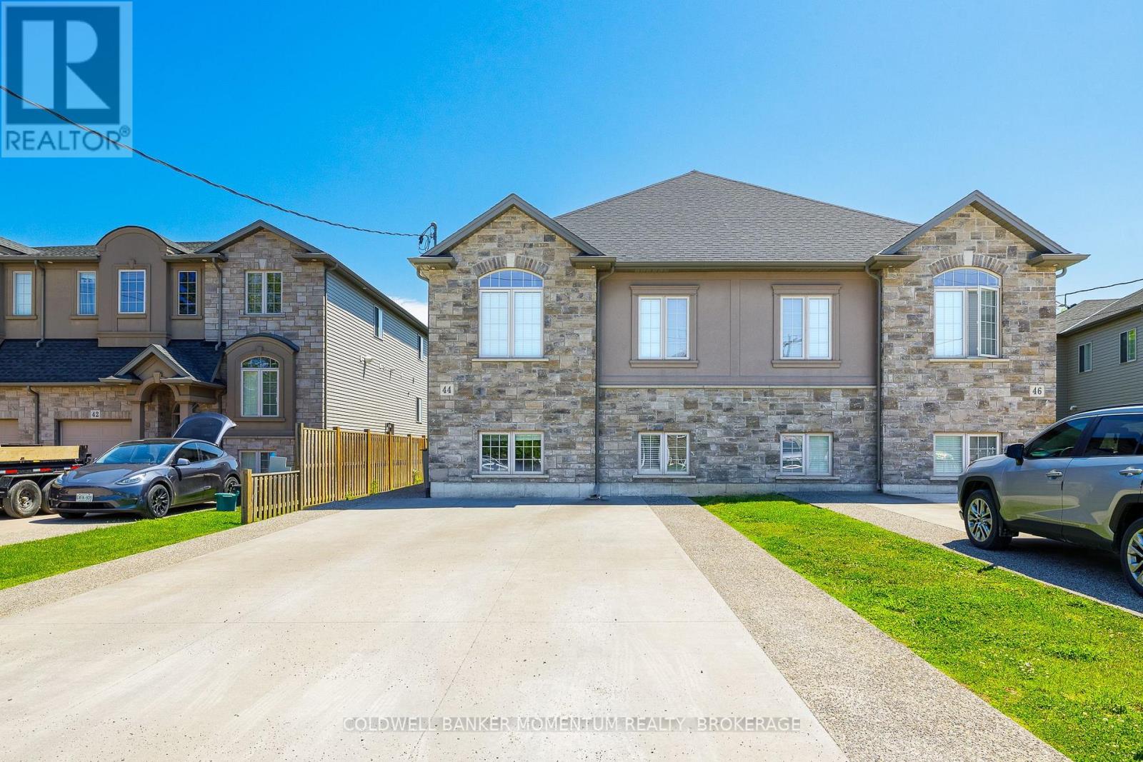 44 Cleveland Street, Thorold, Ontario  L2V 3K4 - Photo 2 - X13218644