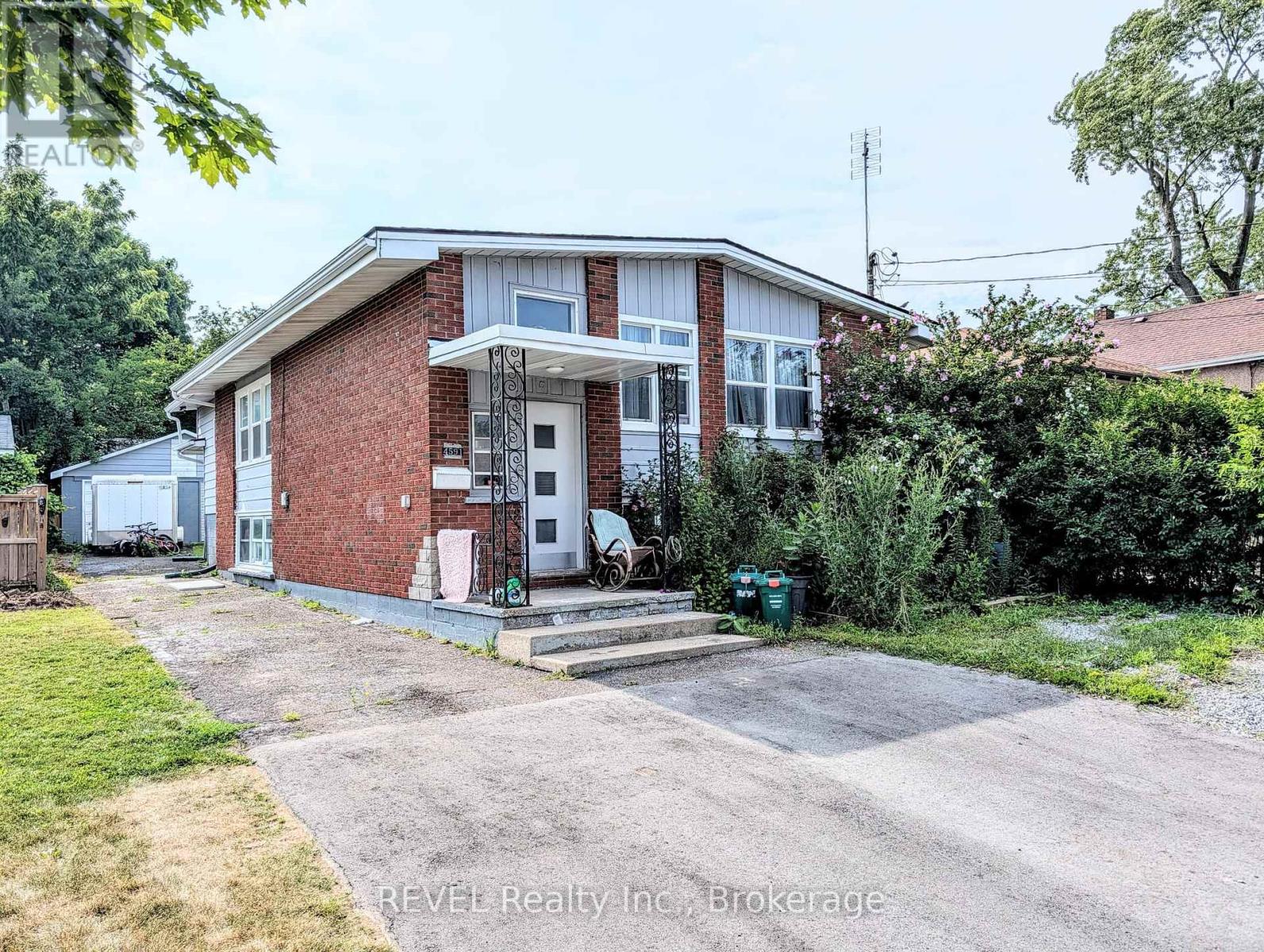 4591 Homewood Avenue, Niagara Falls, Ontario  L2E 4X9 - Photo 2 - X13220090