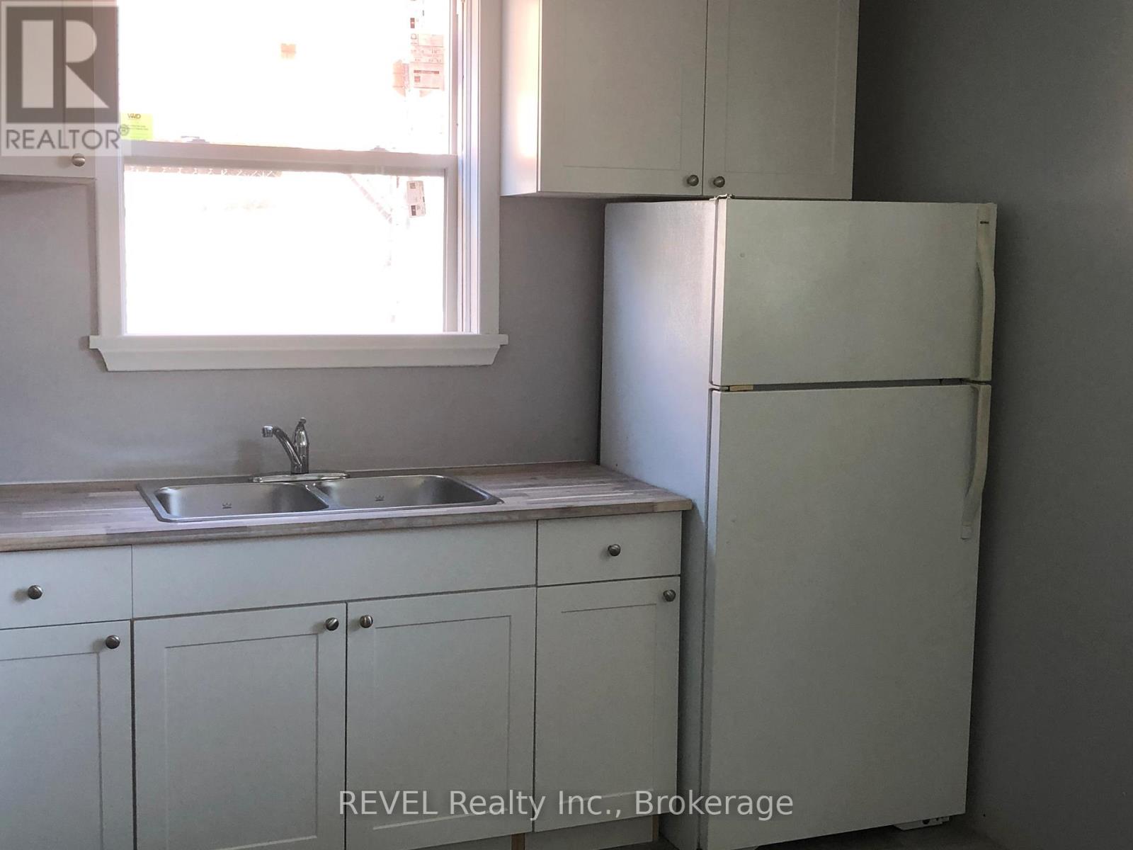 4591 Homewood Avenue, Niagara Falls, Ontario  L2E 4X9 - Photo 9 - X13220090