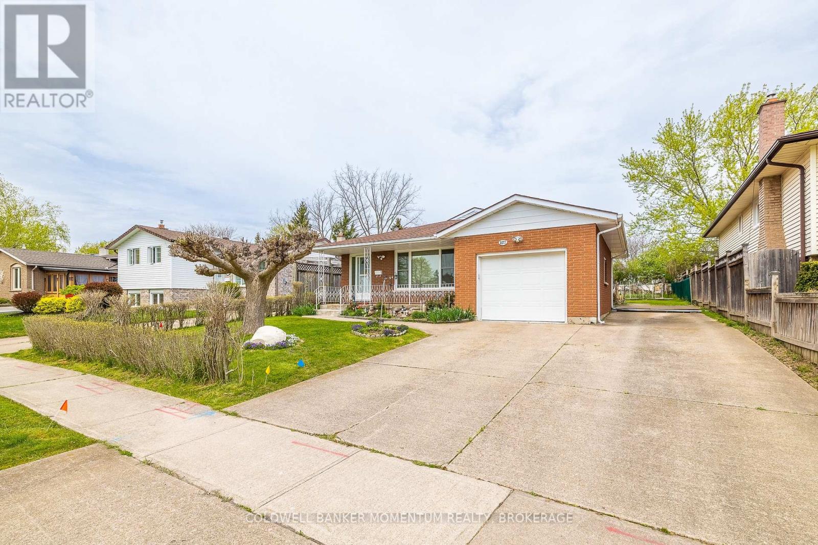 4177 Brookdale Drive, Niagara Falls, Ontario  L2H 2A9 - Photo 2 - X13220874