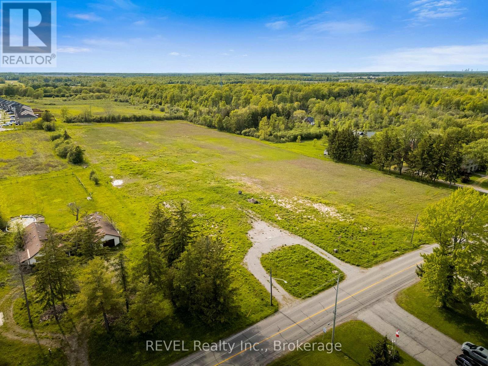 1257 Pettit Road W, Fort Erie, Ontario  L2A 5A4 - Photo 11 - X13228984
