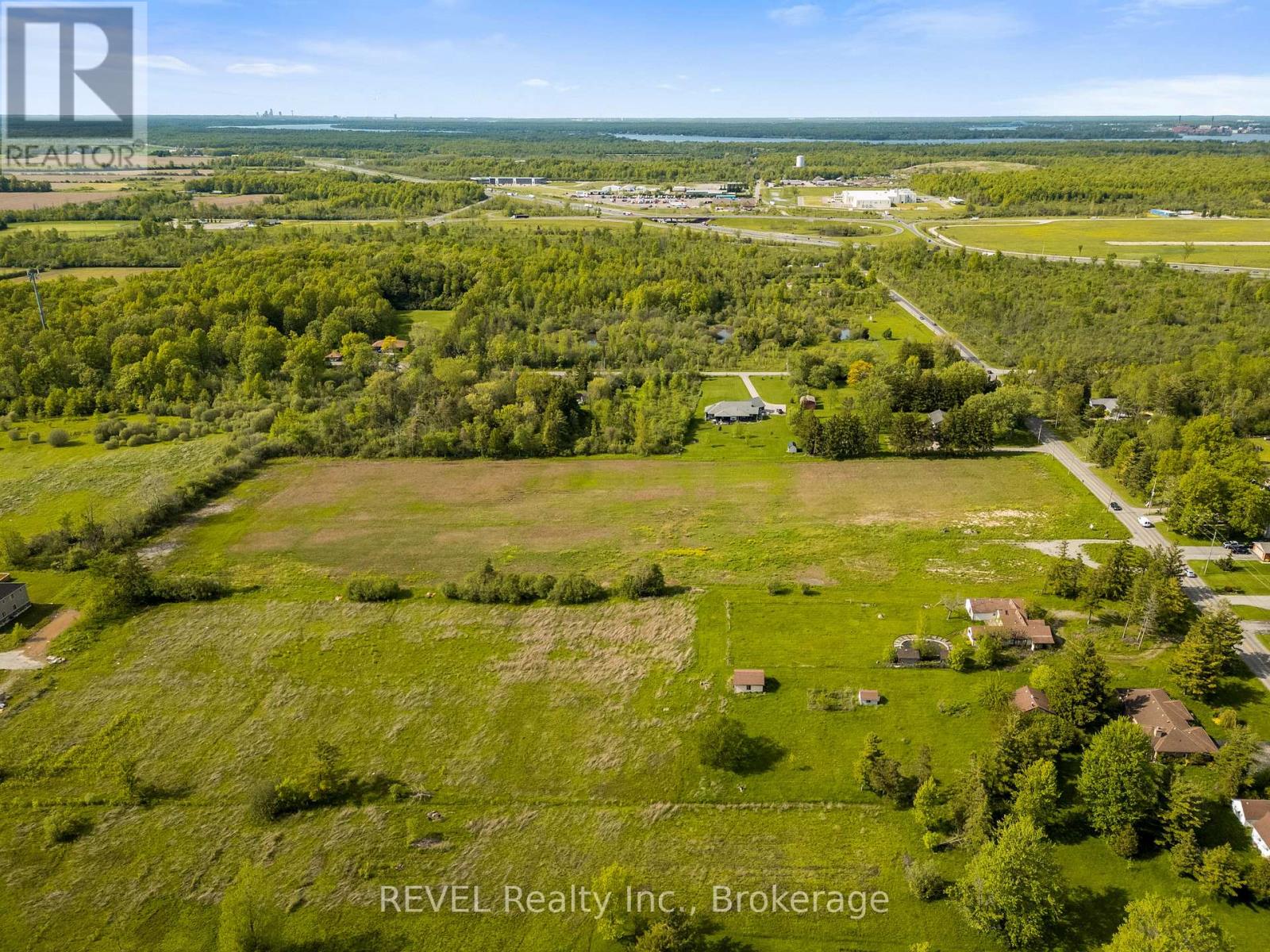 1257 Pettit Road W, Fort Erie, Ontario  L2A 5A4 - Photo 3 - X13228984