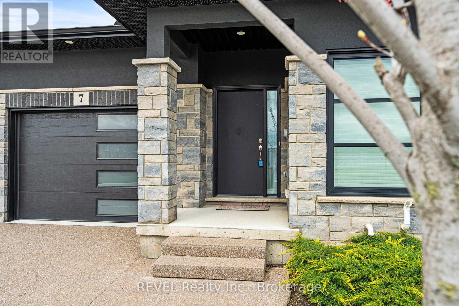 7 - 7138 Parsa Street E, Niagara Falls, Ontario  L2H 3W1 - Photo 3 - X13229282