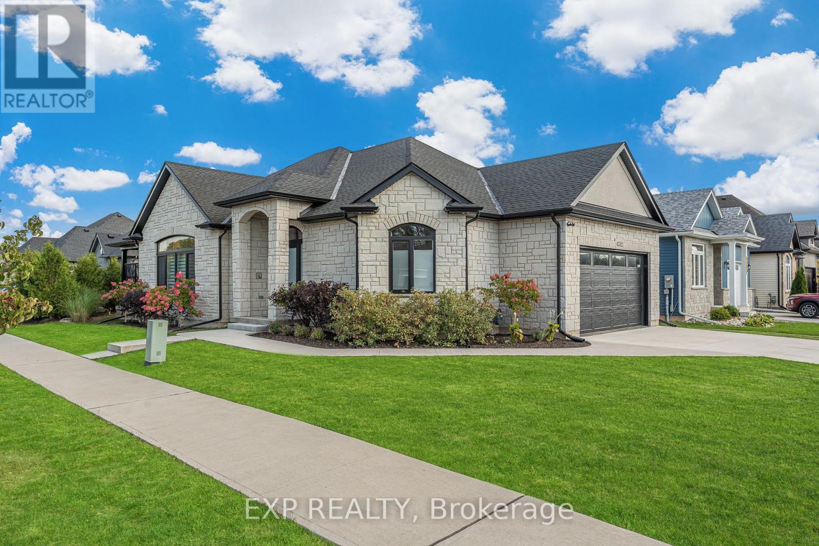 4242 Village Creek Drive, Fort Erie, Ontario  L0S 1S0 - Photo 2 - X13230364