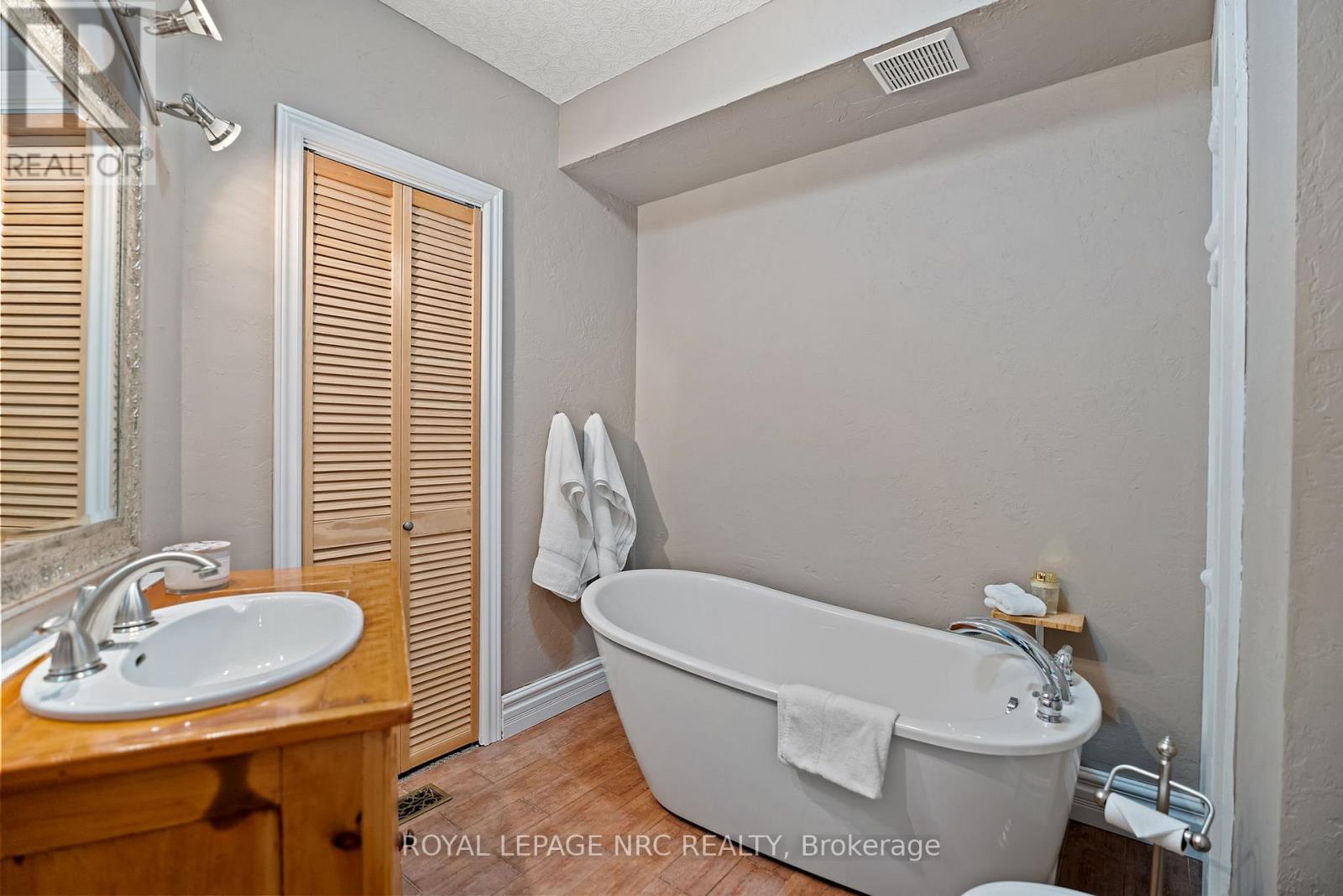 307 Mississagua Street, Niagara-On-The-Lake, Ontario  L0S 1J0 - Photo 16 - X13231352