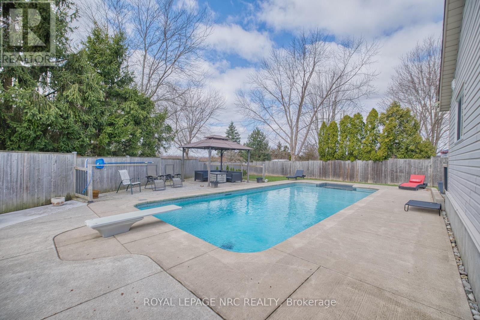16 LEONARD DRIVE, St. Catharines, Ontario