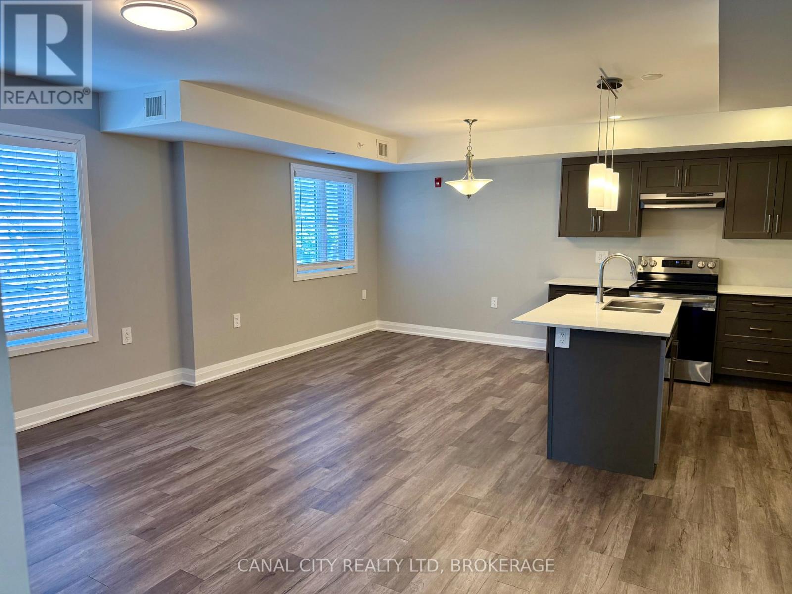 4 - 6 Ann Street, Thorold, Ontario  L2V 2J3 - Photo 2 - X13232124