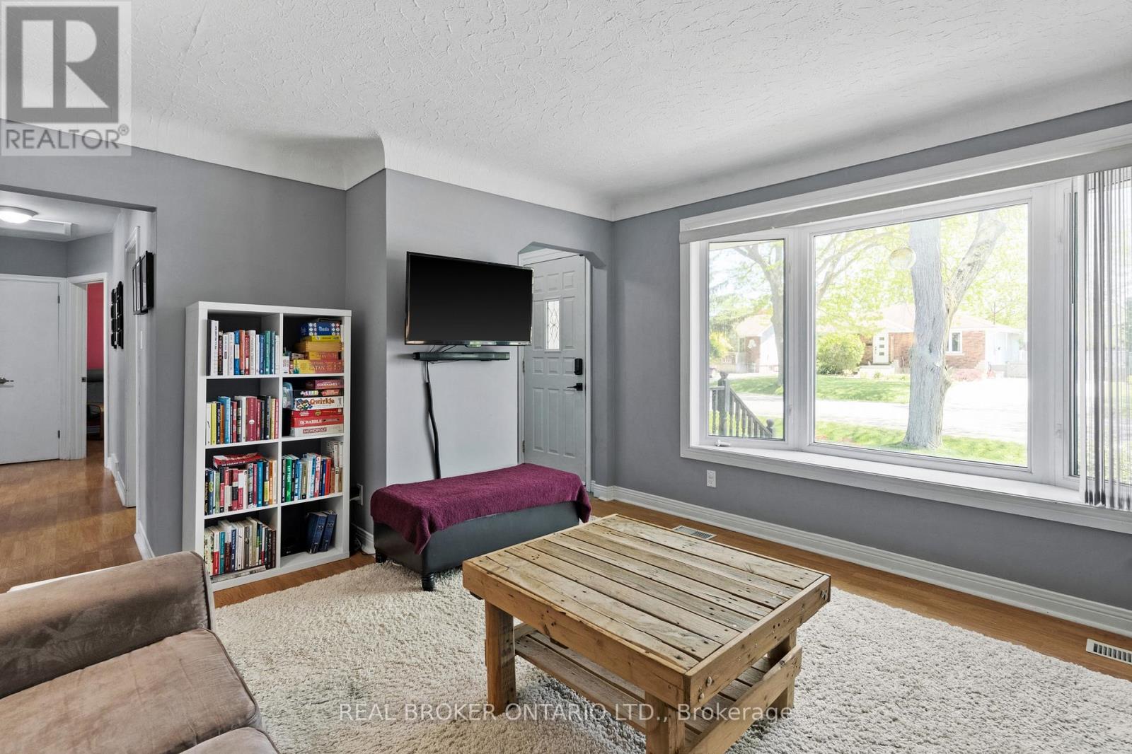 8 Goldsmith Avenue, St. Catharines, Ontario  L2M 2V8 - Photo 5 - X13232244