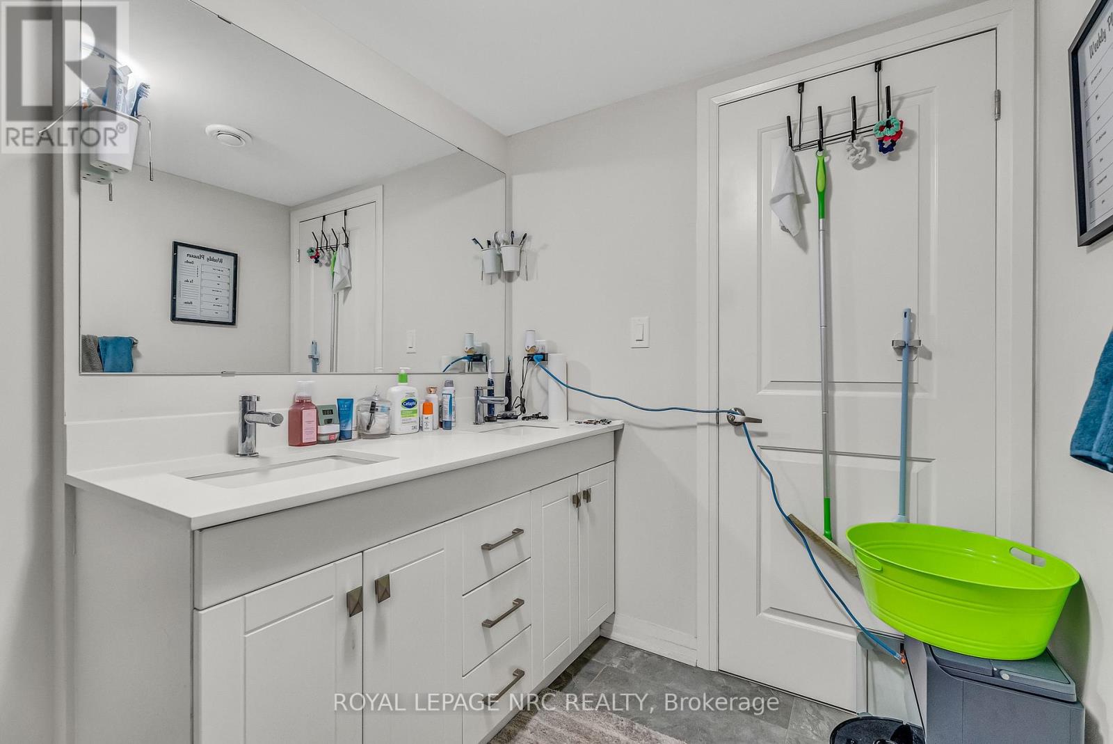 1670 Pleasure Valley Path, Oshawa, Ontario  L1G 0E3 - Photo 42 - E13232714