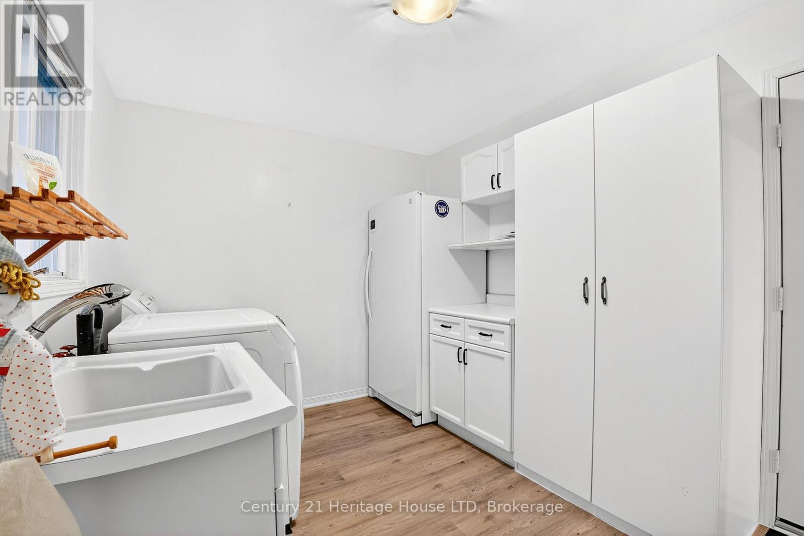3742 Black Creek Road, Fort Erie, Ontario  L0S 1S0 - Photo 17 - X13232982