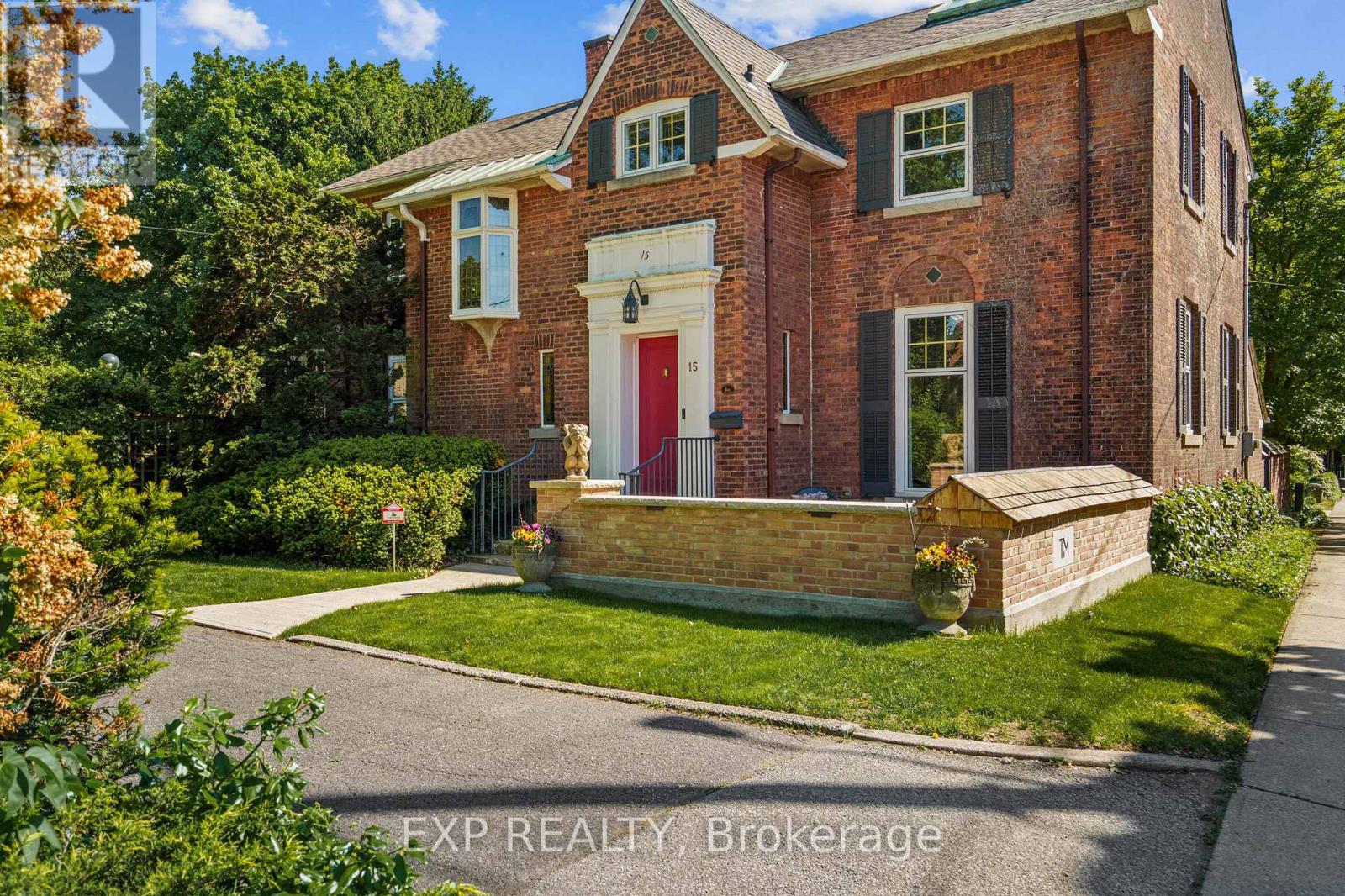 15 TRAFALGAR STREET, St. Catharines, Ontario