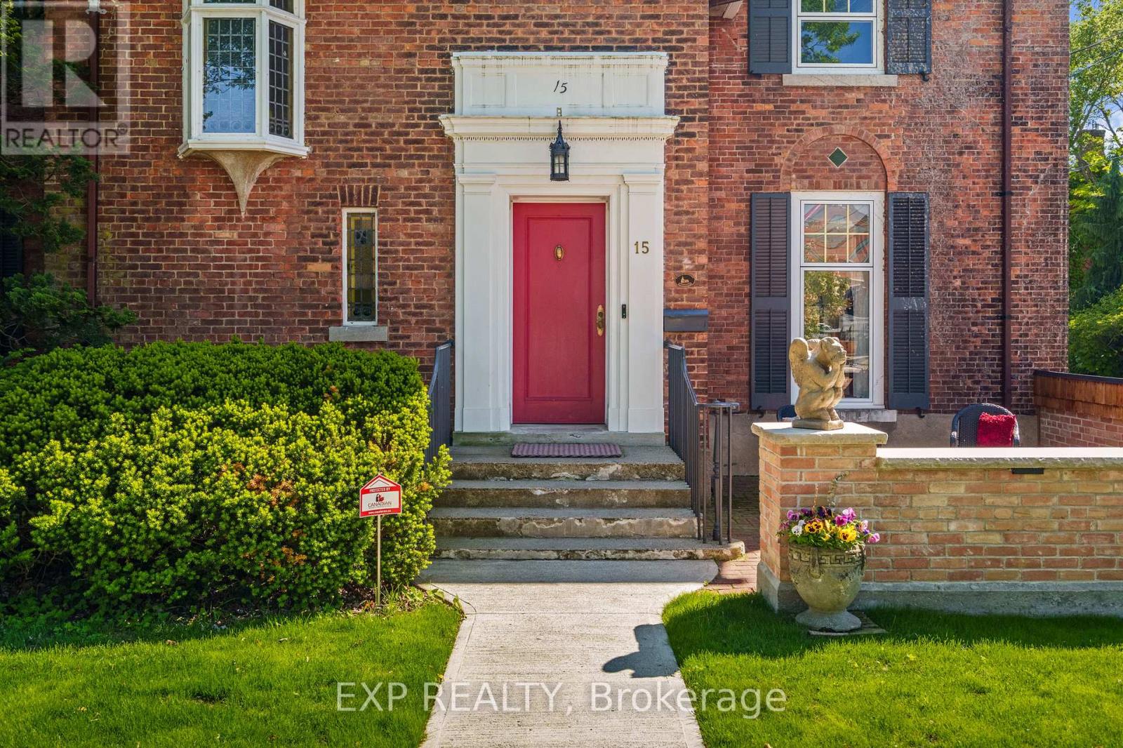 15 Trafalgar Street, St. Catharines, Ontario  L2R 3L9 - Photo 4 - X13237130