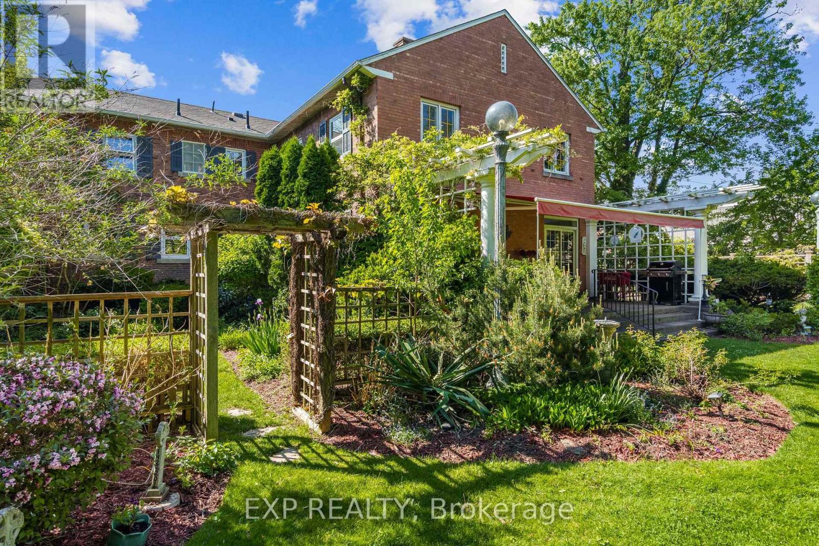 15 Trafalgar Street, St. Catharines, Ontario  L2R 3L9 - Photo 46 - X13237130