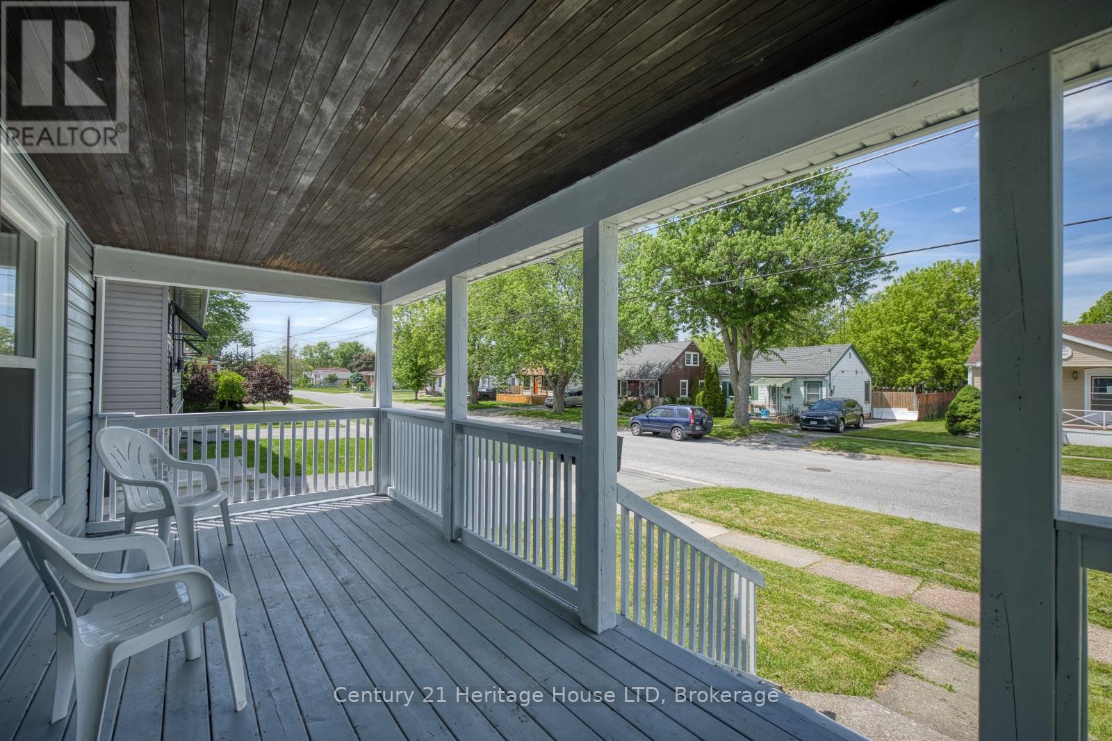 218 Henrietta Street, Fort Erie, Ontario  L2A 2K5 - Photo 2 - X13239022