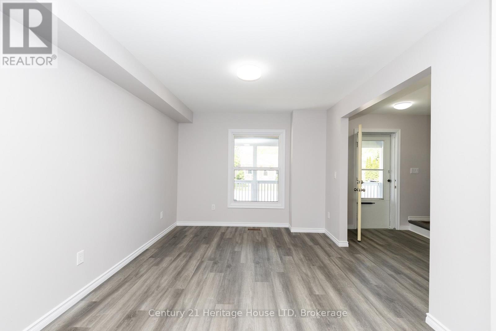 218 Henrietta Street, Fort Erie, Ontario  L2A 2K5 - Photo 5 - X13239022