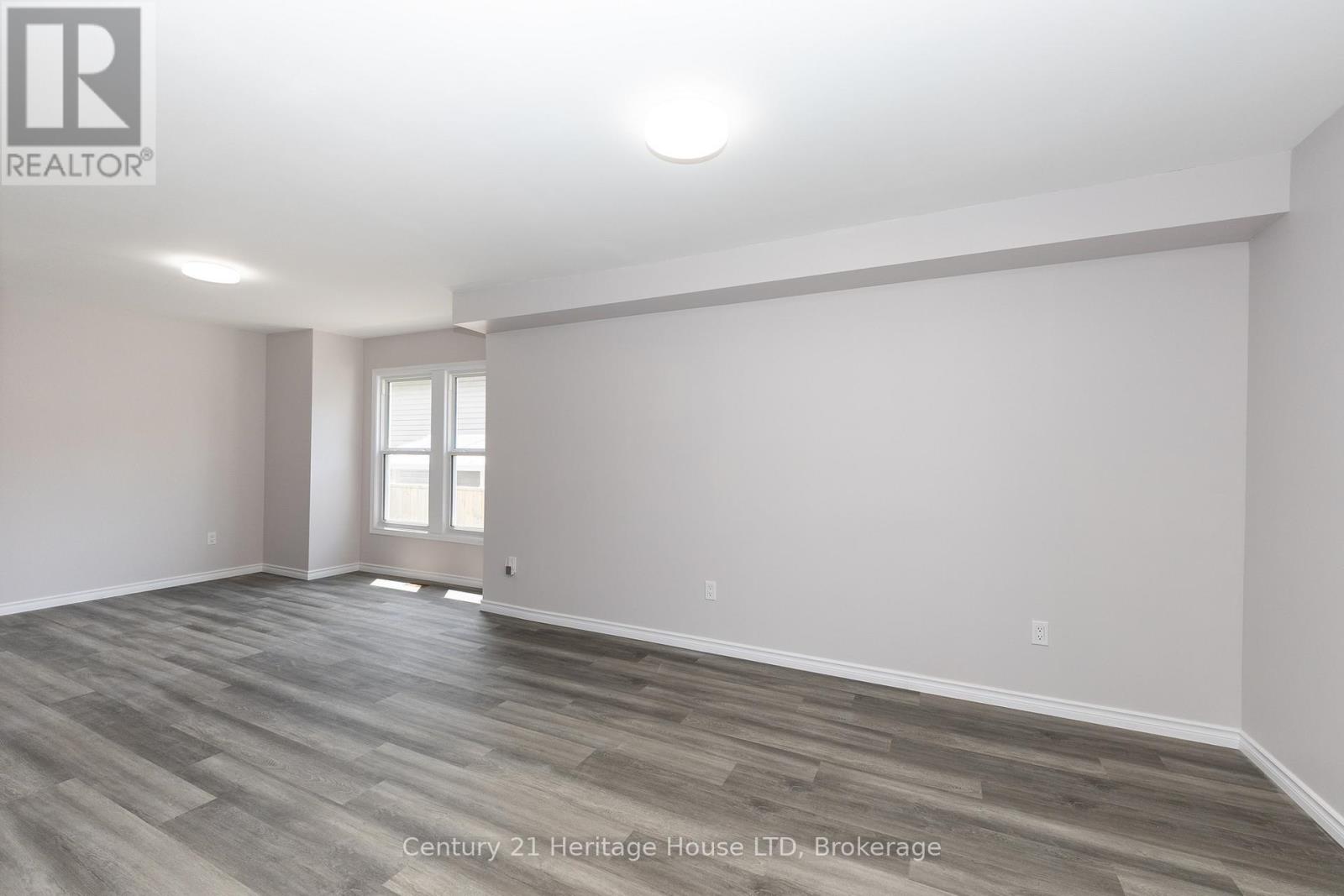 218 Henrietta Street, Fort Erie, Ontario  L2A 2K5 - Photo 7 - X13239022
