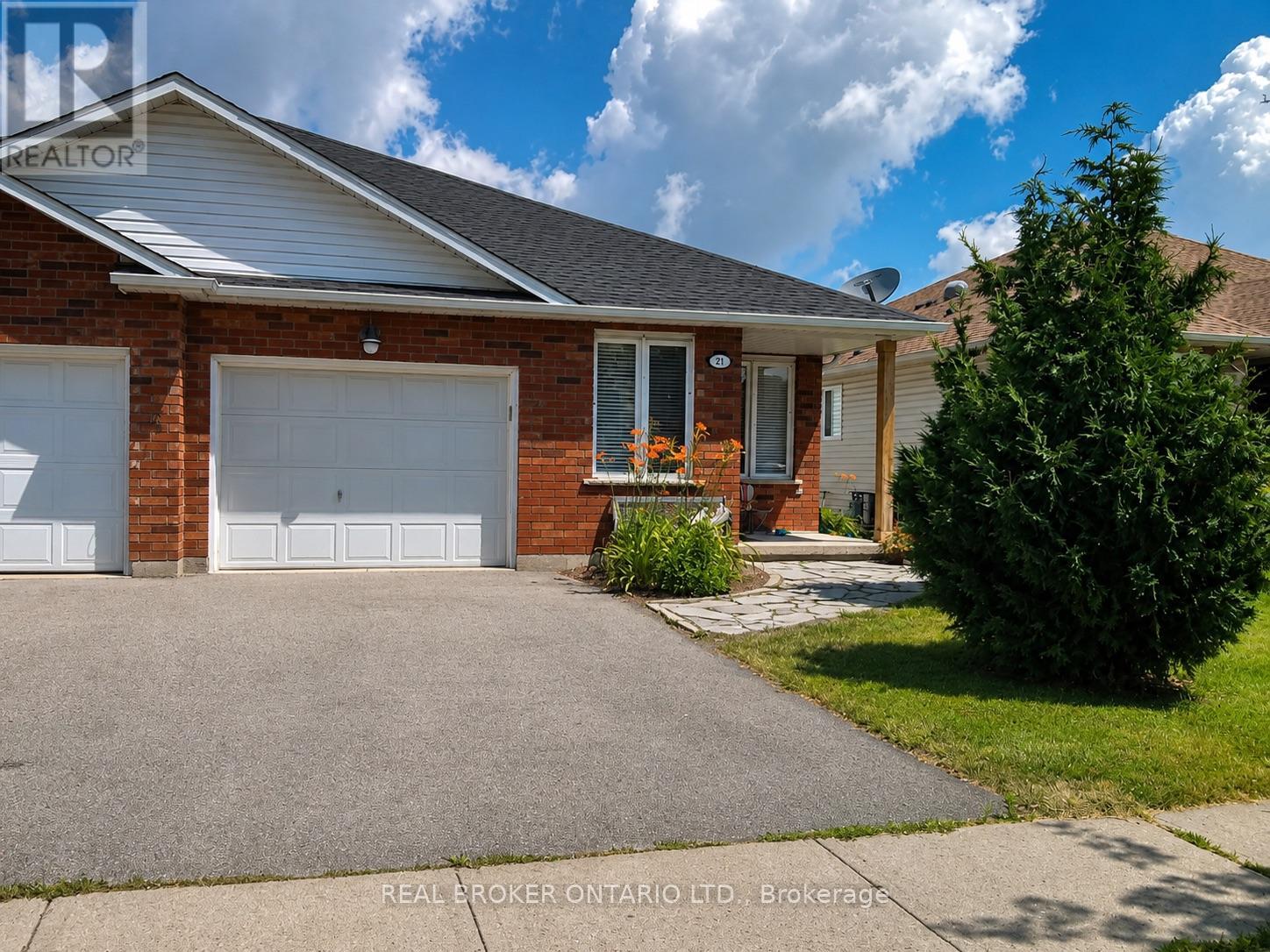 21 SADDLER STREET, Pelham, Ontario