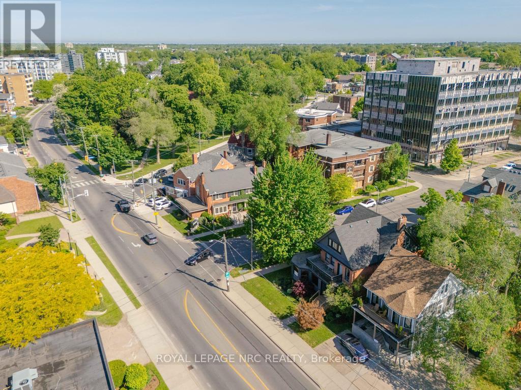 58 Ontario Street, St. Catharines, Ontario  L2R 5J4 - Photo 3 - X13243504