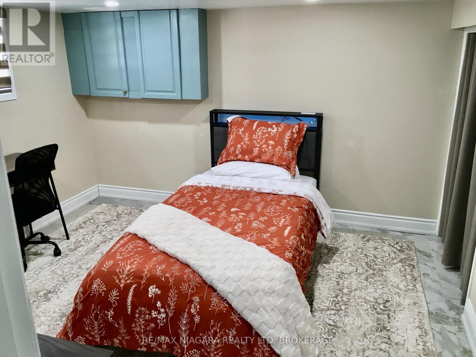 Bedroom 2 - 3968 St Peter Avenue, Niagara Falls, Ontario  L2J 2N8 - Photo 12 - X13248814