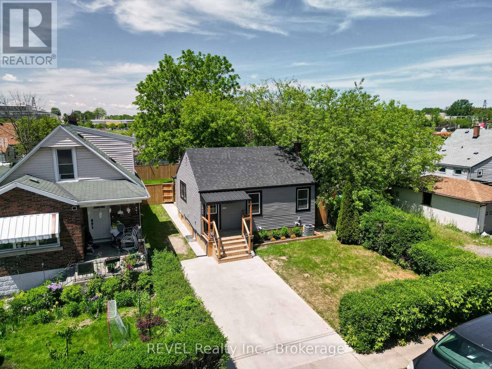 5261 Buchanan Avenue, Niagara Falls, Ontario  L2E 5A7 - Photo 2 - X13249556