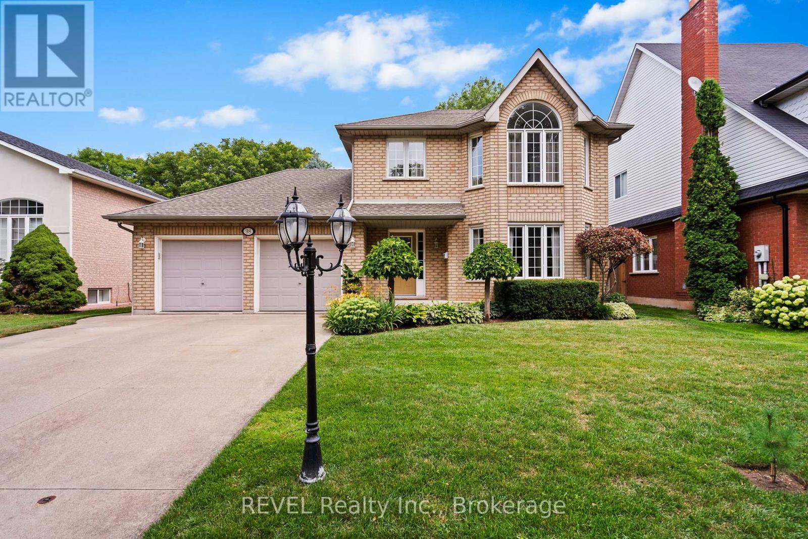 98 DEBORA DRIVE, Grimsby, Ontario