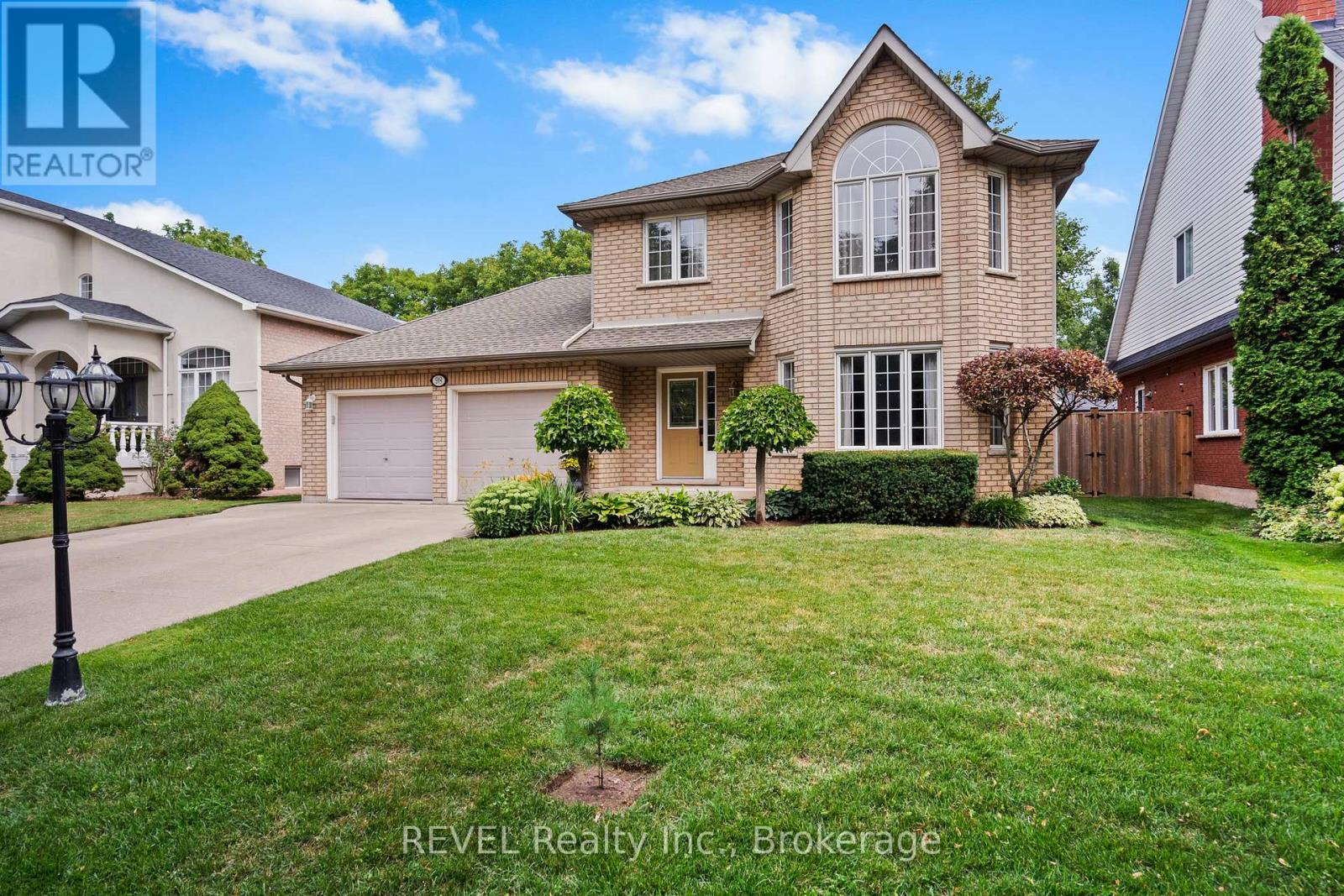 98 Debora Drive, Grimsby, Ontario  L3M 4J3 - Photo 2 - X13249968