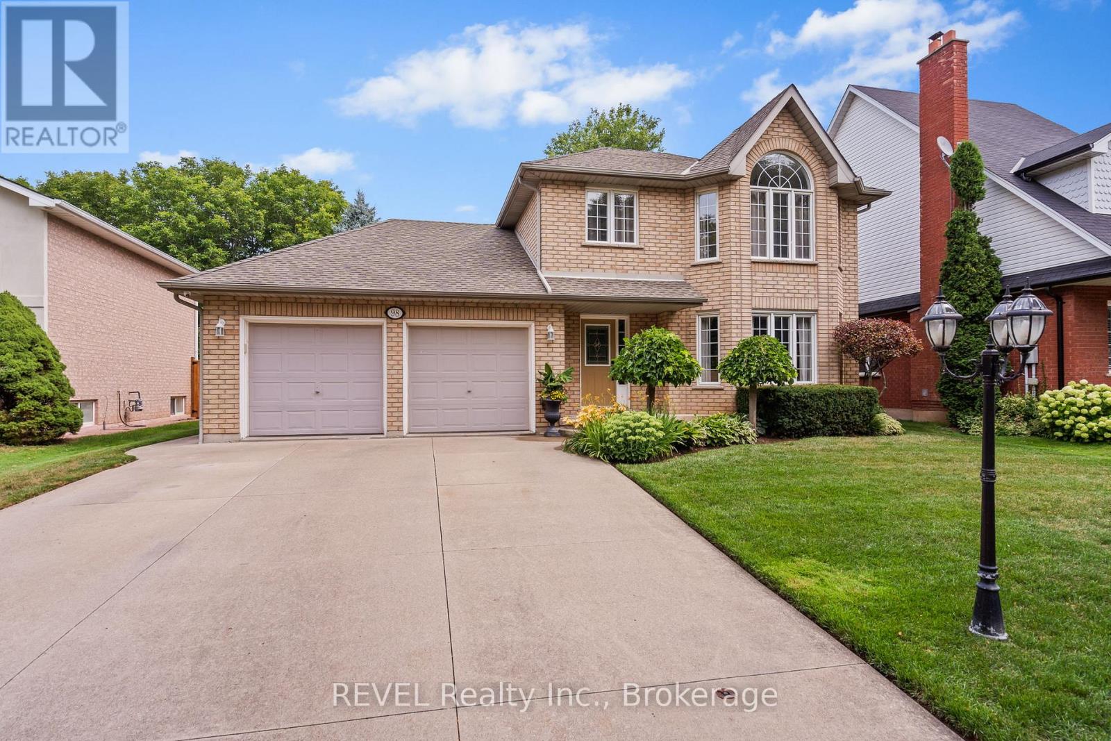98 Debora Drive, Grimsby, Ontario  L3M 4J3 - Photo 3 - X13249968
