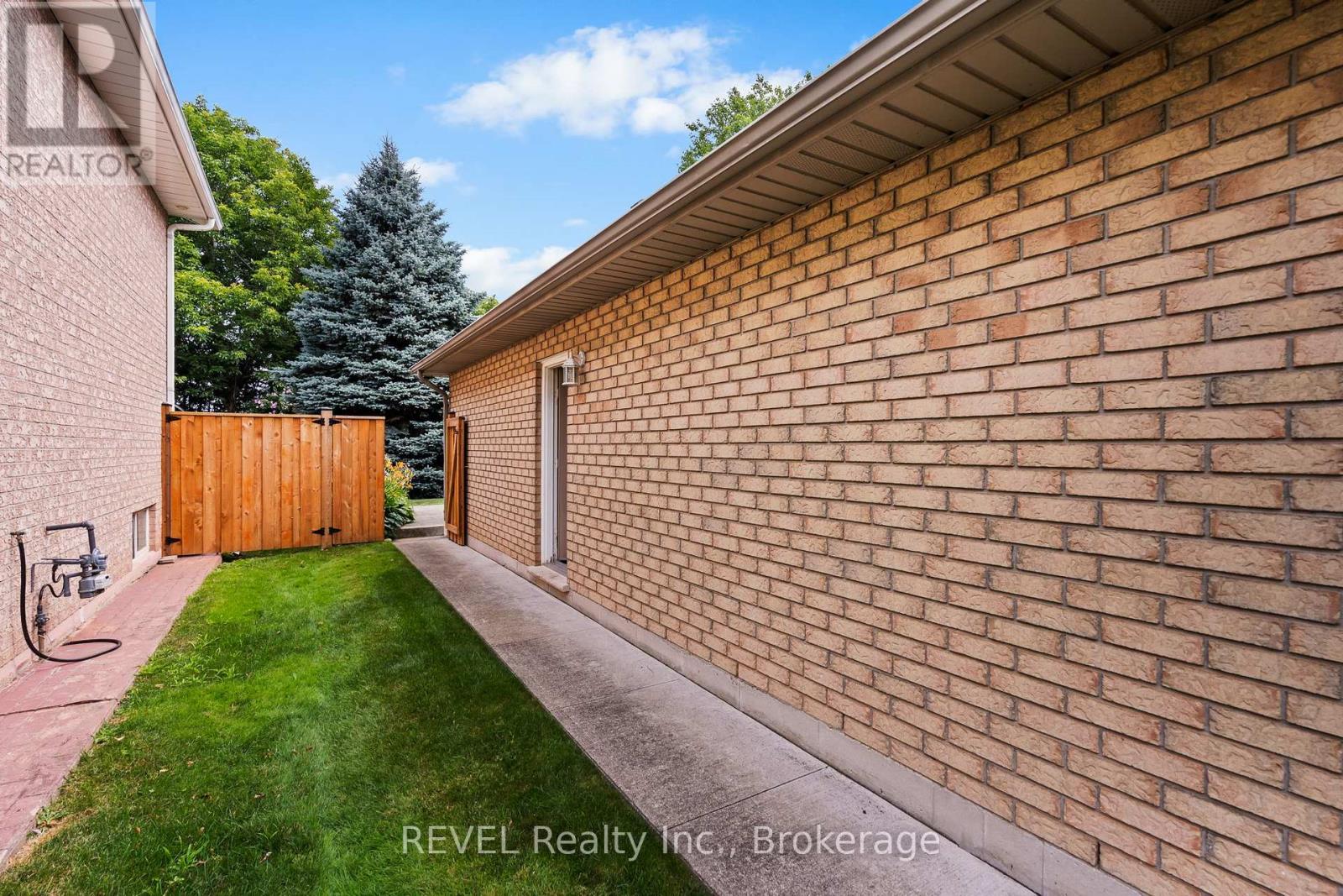 98 Debora Drive, Grimsby, Ontario  L3M 4J3 - Photo 4 - X13249968