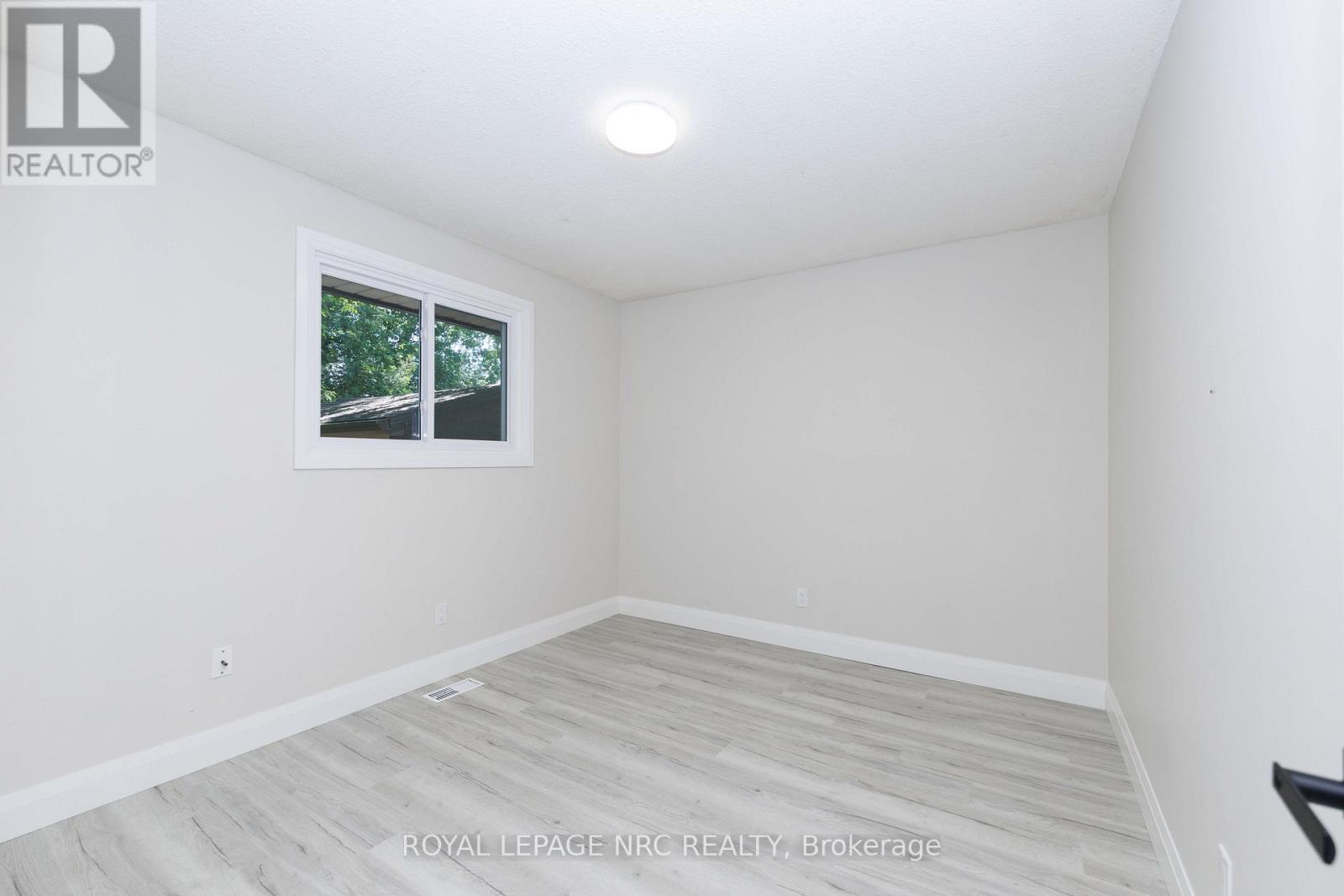 3265 Addison Avenue, Niagara Falls, Ontario  L2J 3K6 - Photo 12 - X13410056