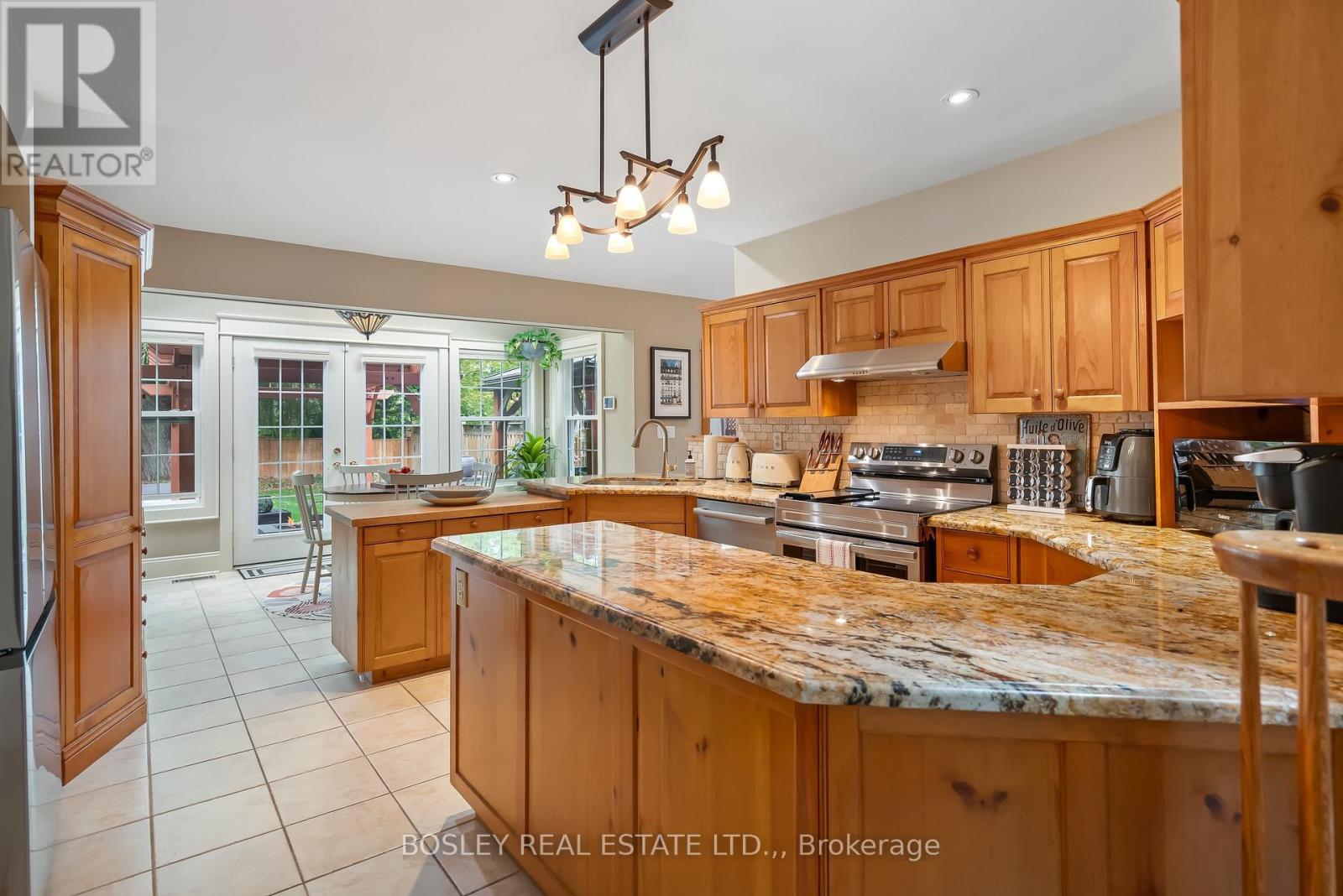 851 Charlotte Street, Niagara-On-The-Lake, Ontario  L0S 1J0 - Photo 3 - X13410256