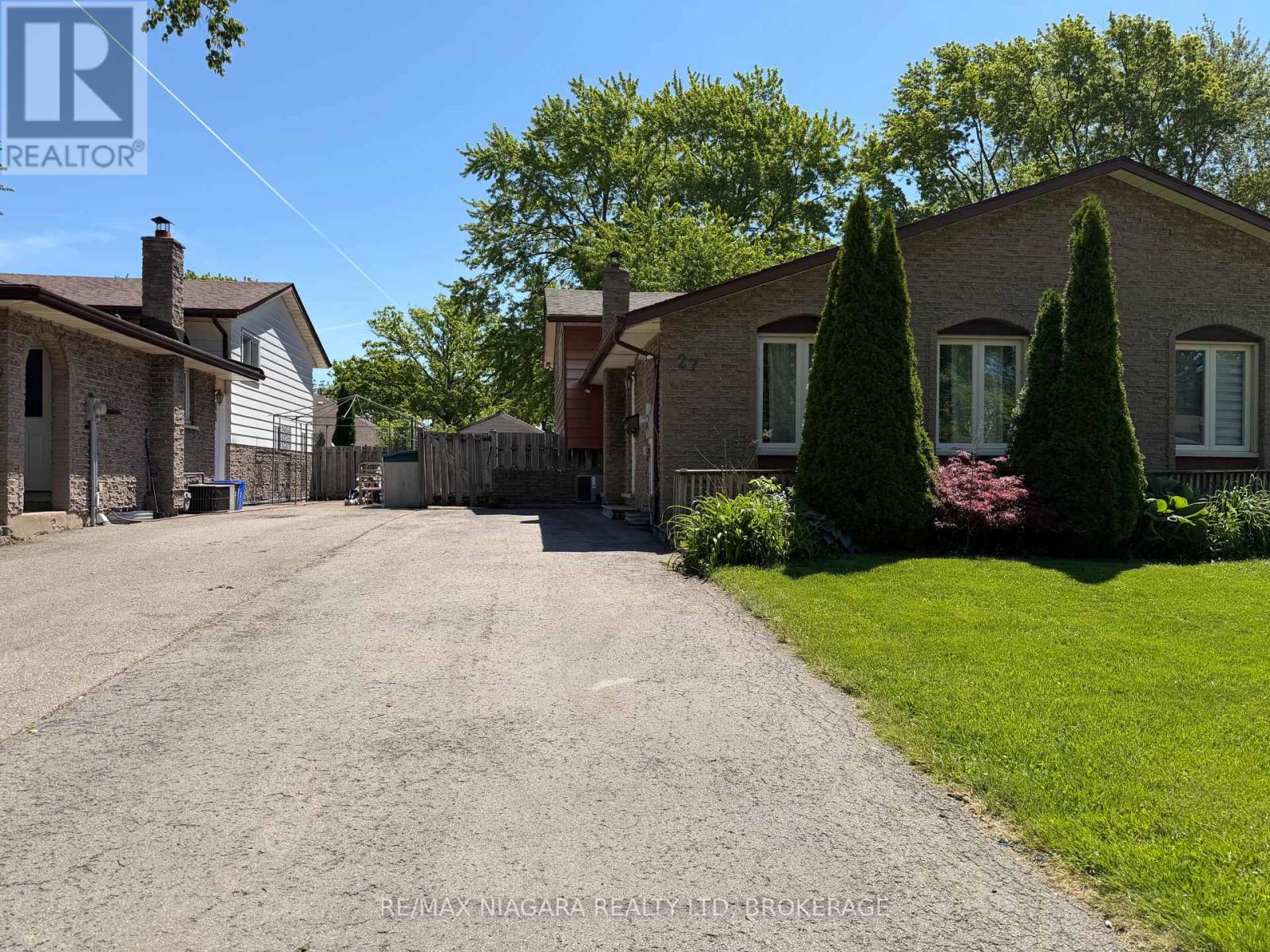 Upper - 27 Nottingham Court, Welland, Ontario  L3C 5X4 - Photo 2 - X13411432