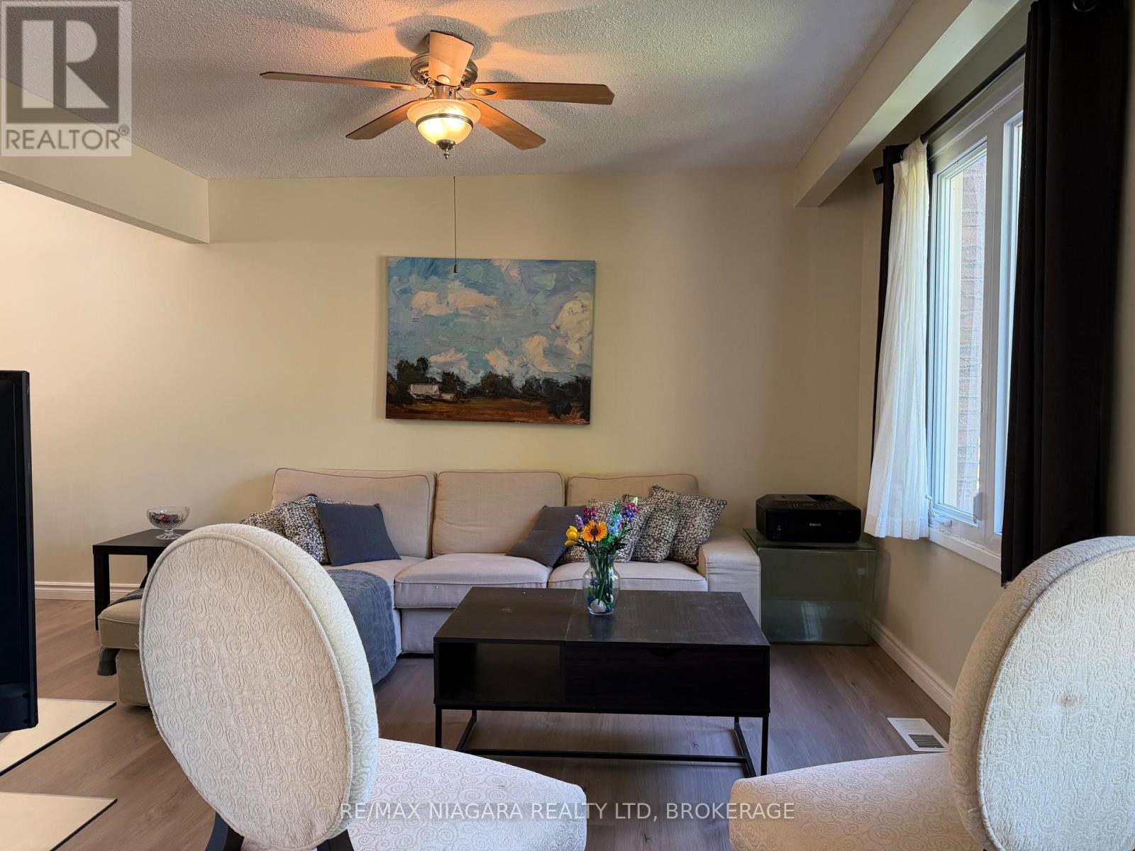 Upper - 27 Nottingham Court, Welland, Ontario  L3C 5X4 - Photo 6 - X13411432
